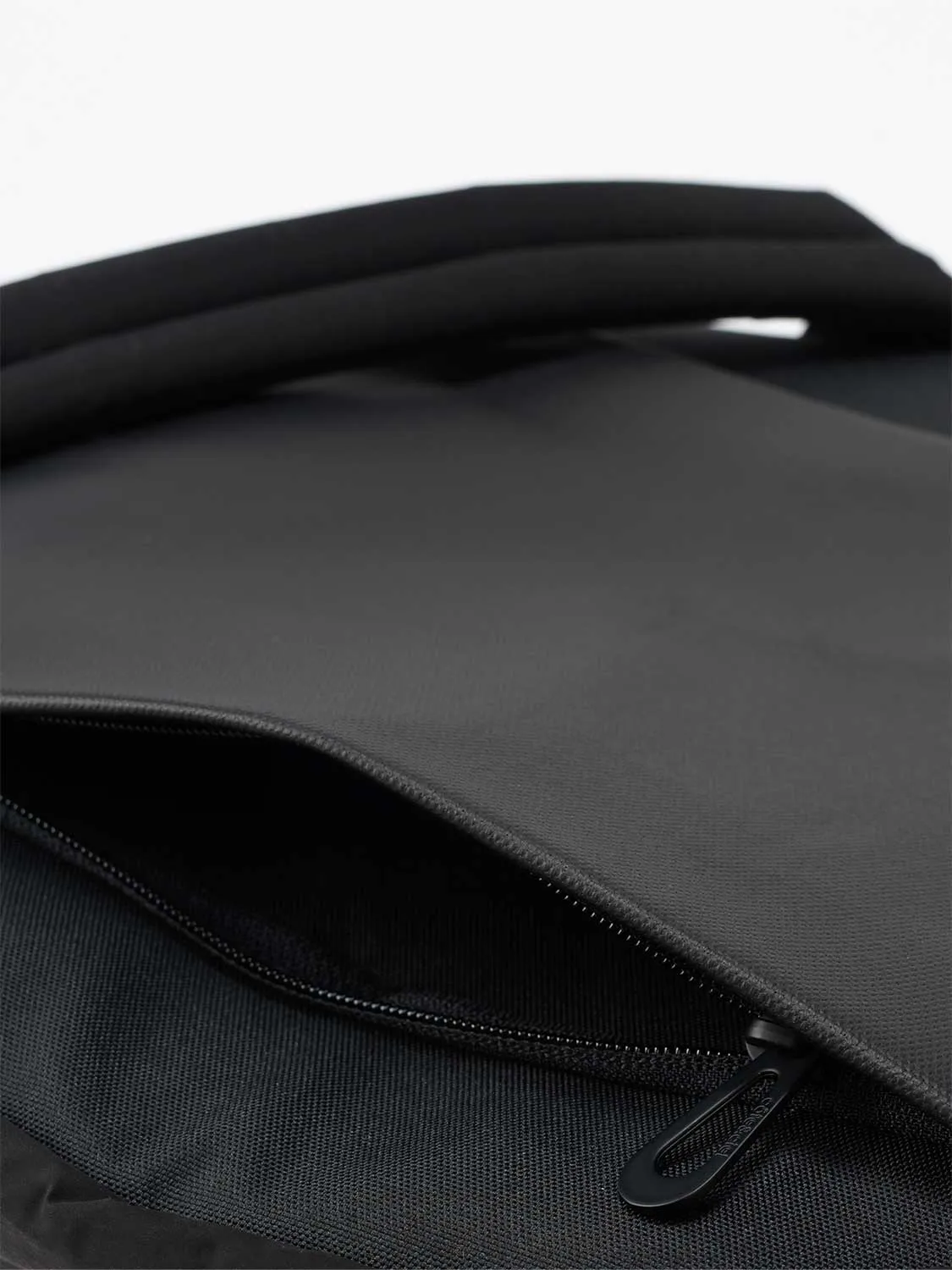 Adria Smooth Black