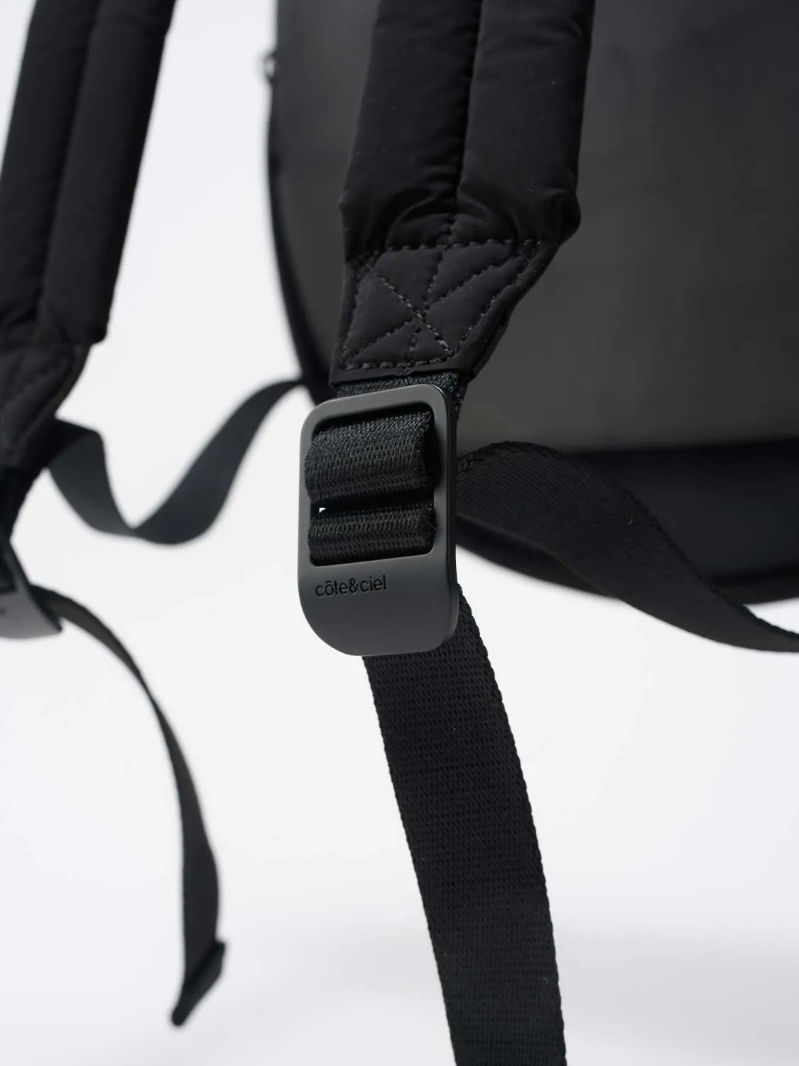 Adria Smooth Black