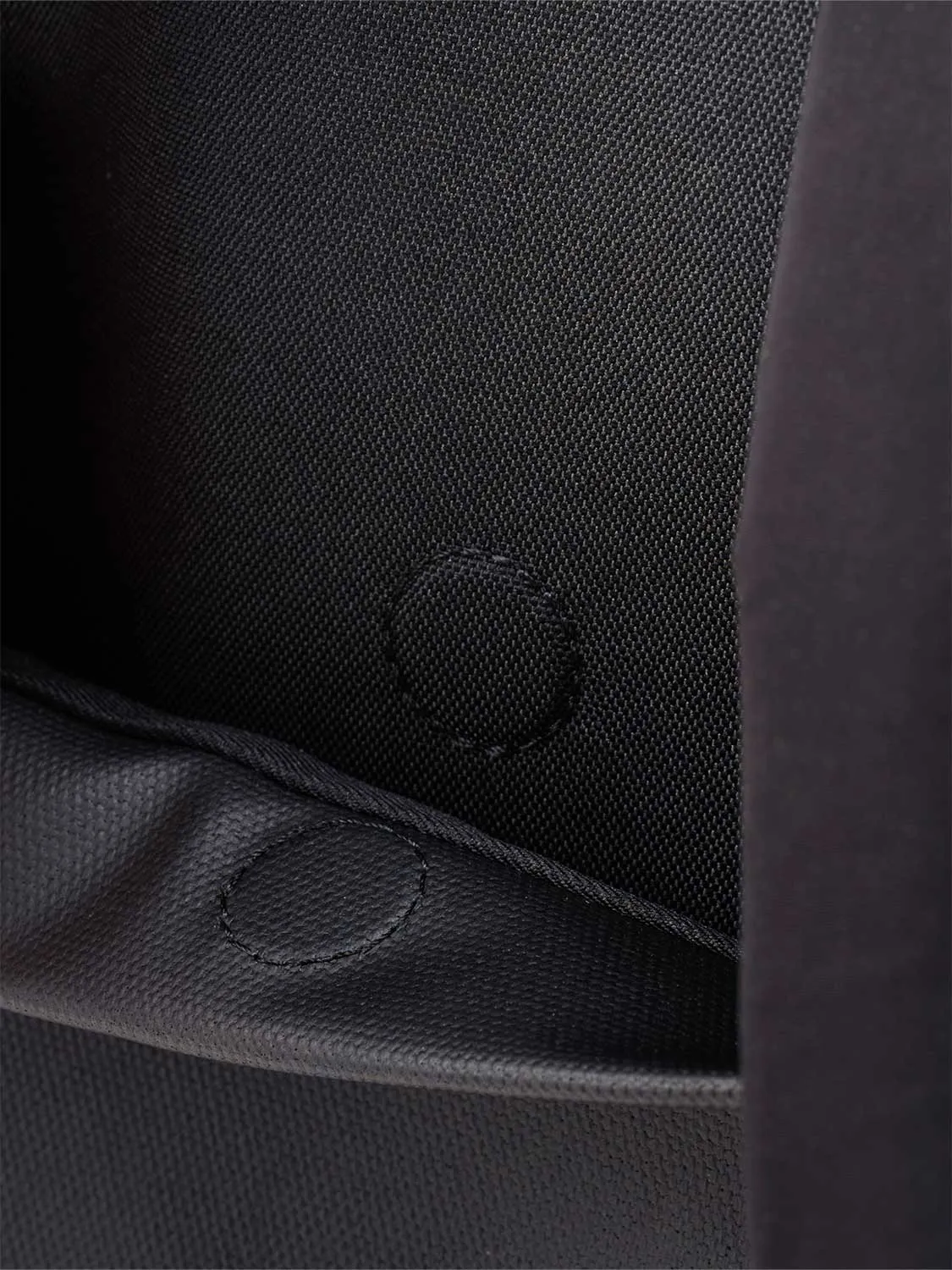 Adria Smooth Black