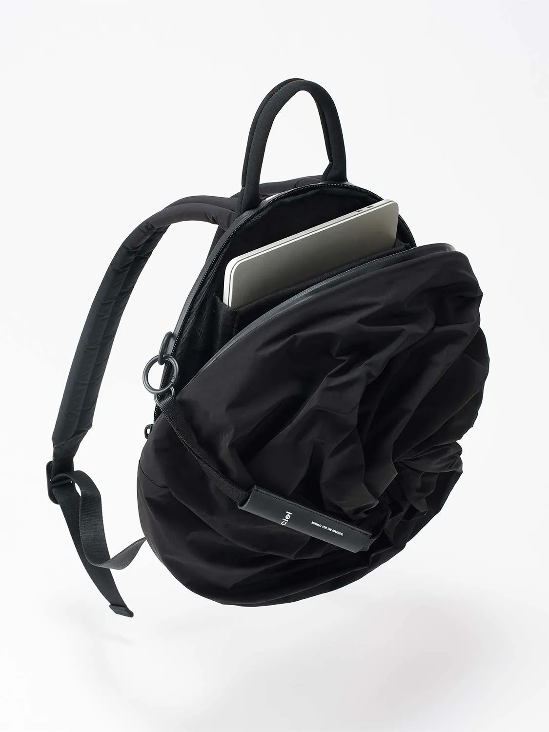 Adria Smooth Black