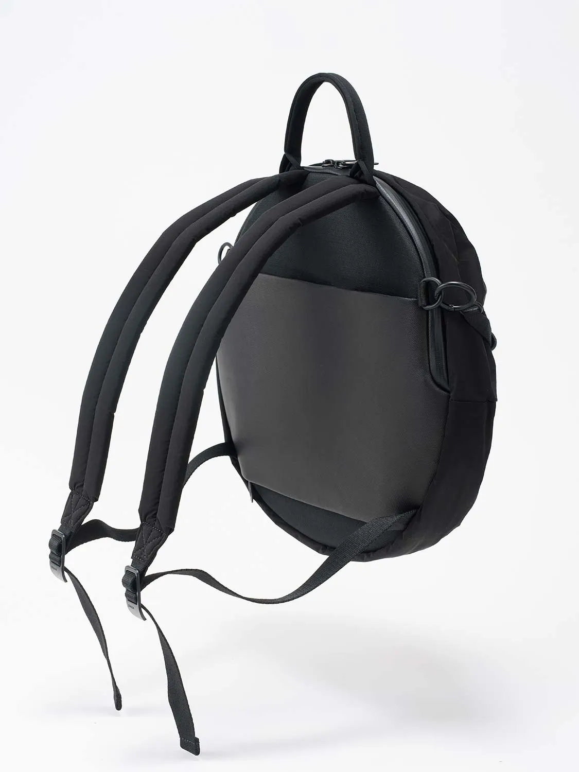 Adria Smooth Black