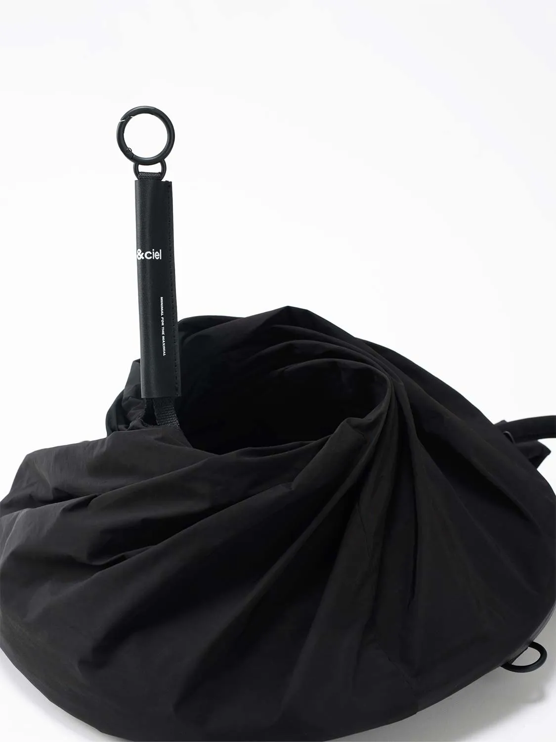 Adria Smooth Black