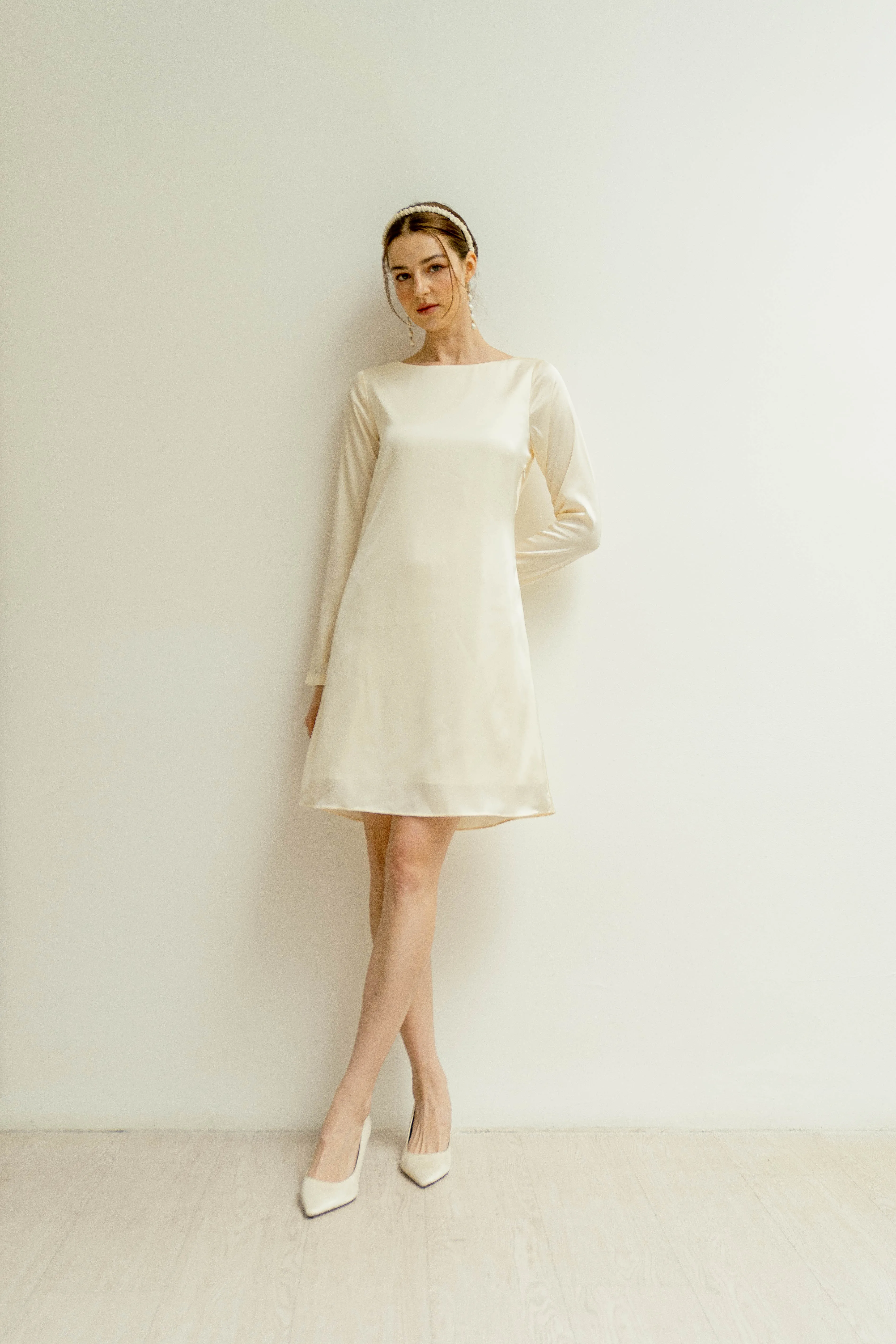 Audrey Long Sleeves Backless Mini Dress