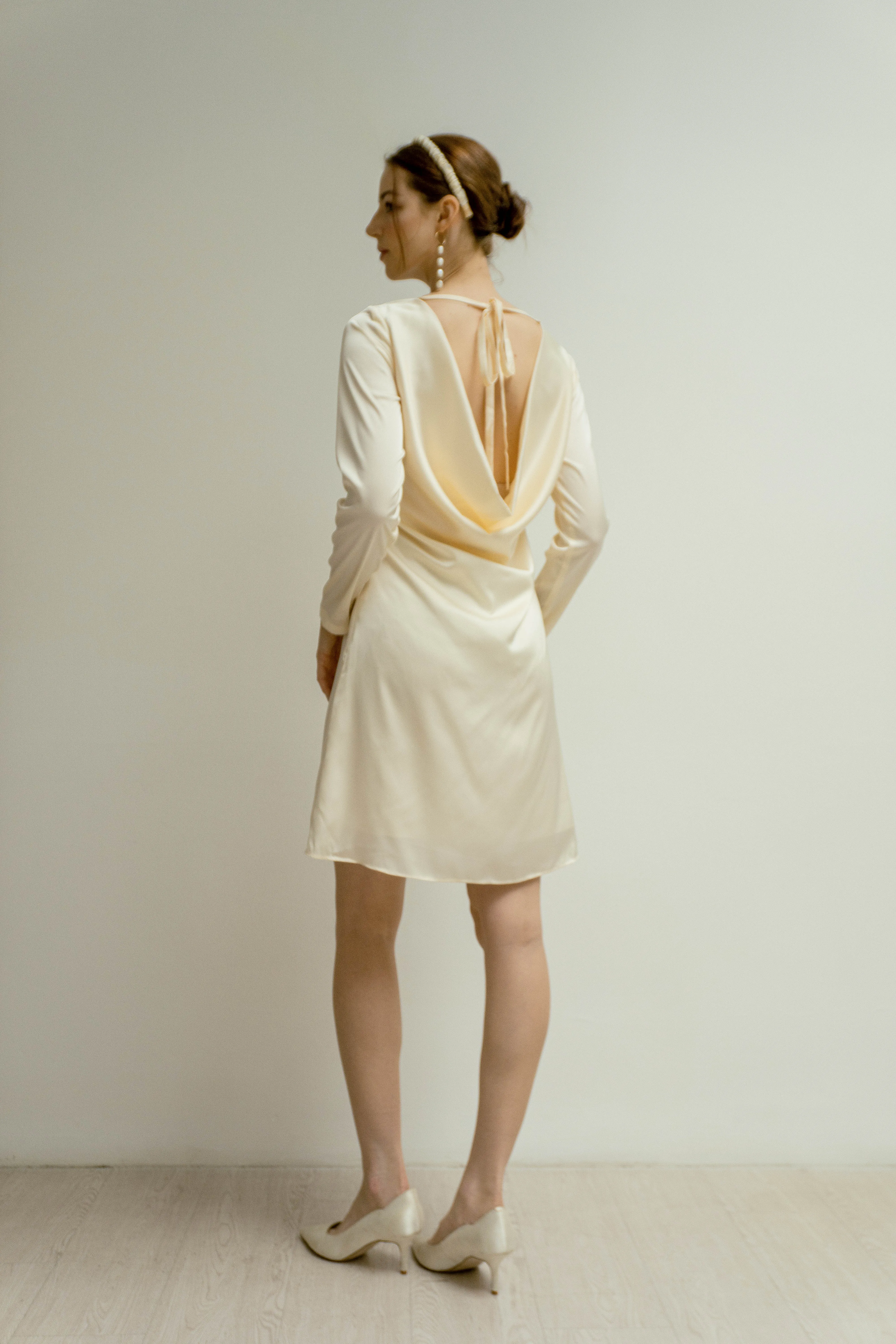 Audrey Long Sleeves Backless Mini Dress