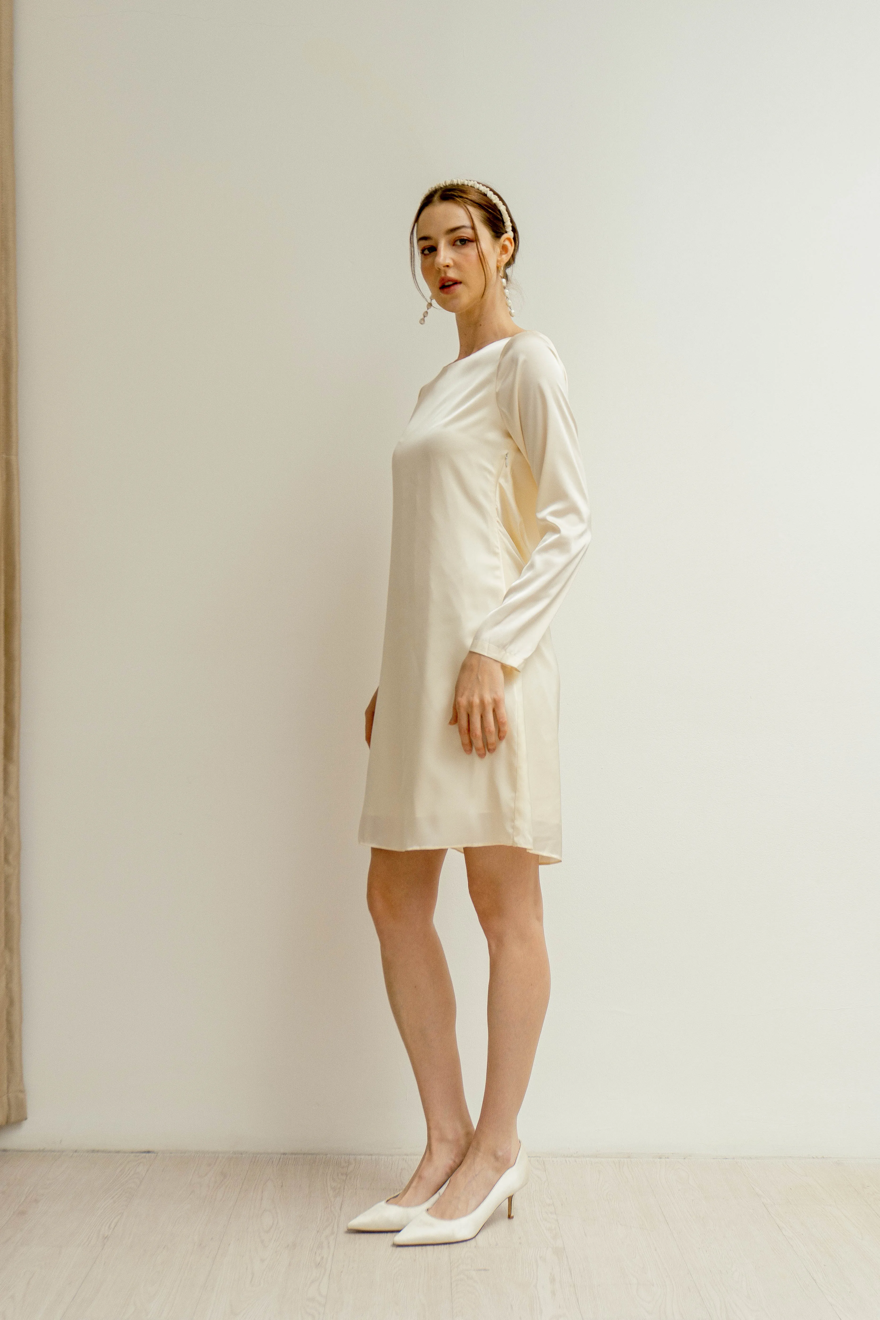 Audrey Long Sleeves Backless Mini Dress