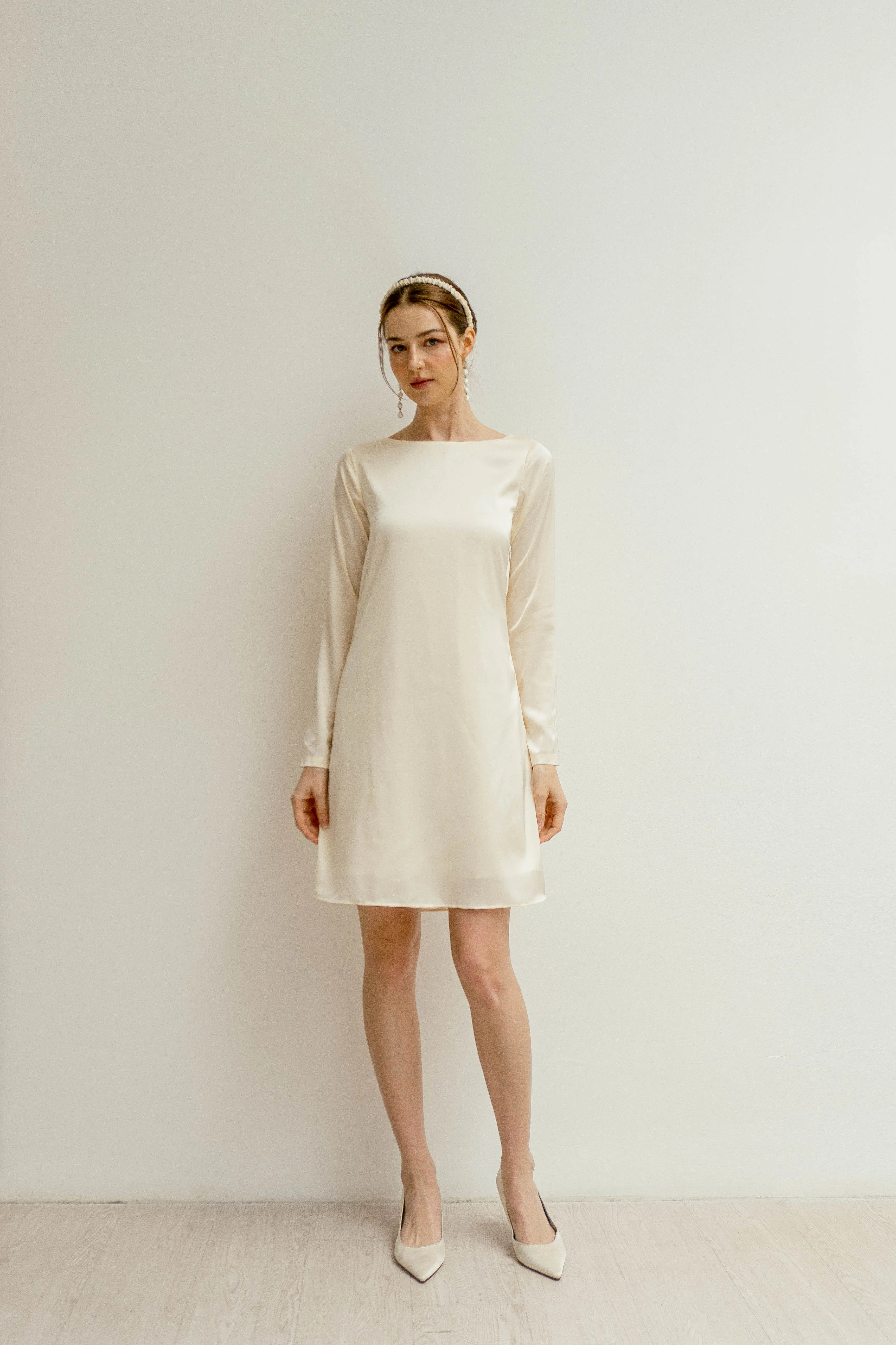 Audrey Long Sleeves Backless Mini Dress
