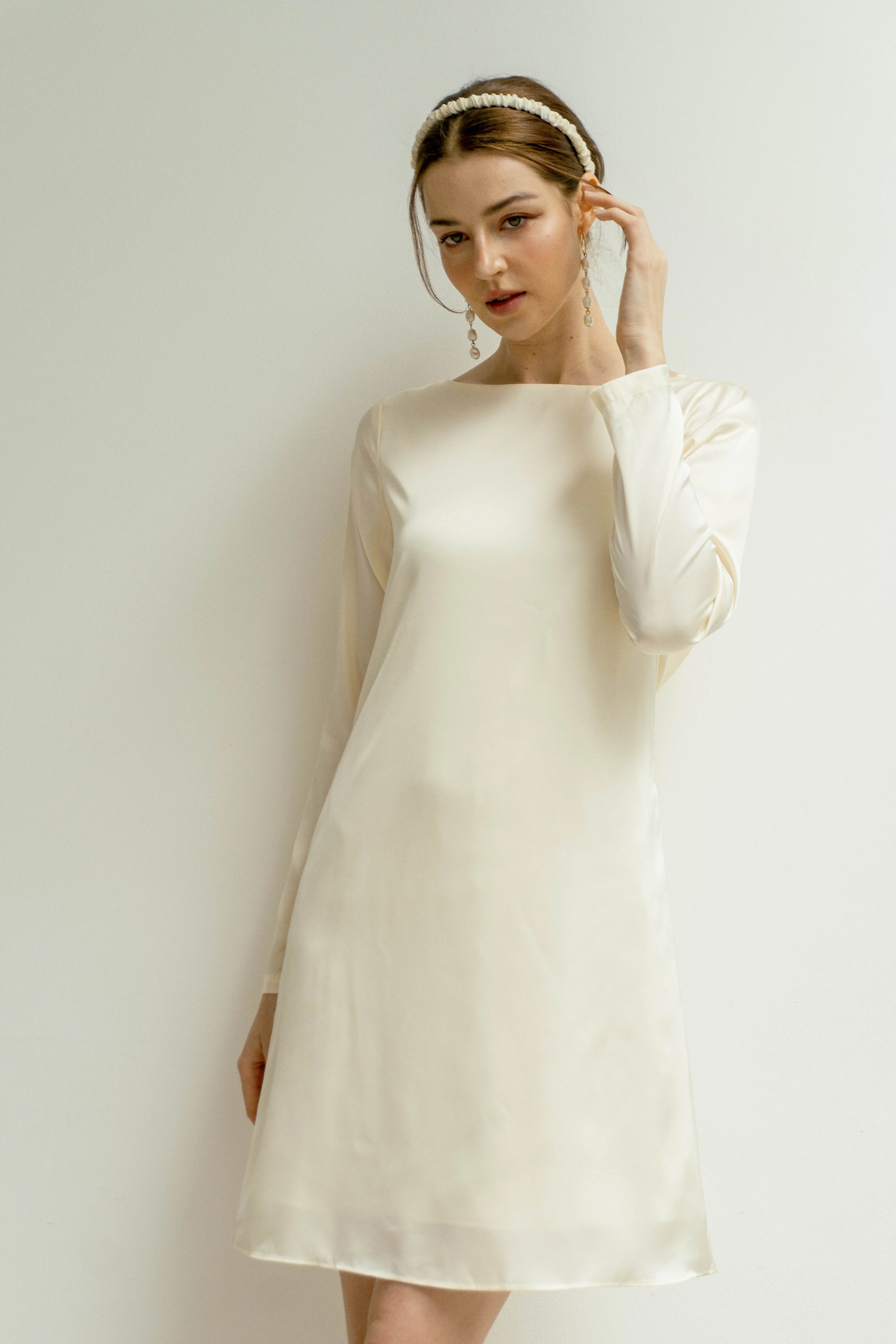 Audrey Long Sleeves Backless Mini Dress