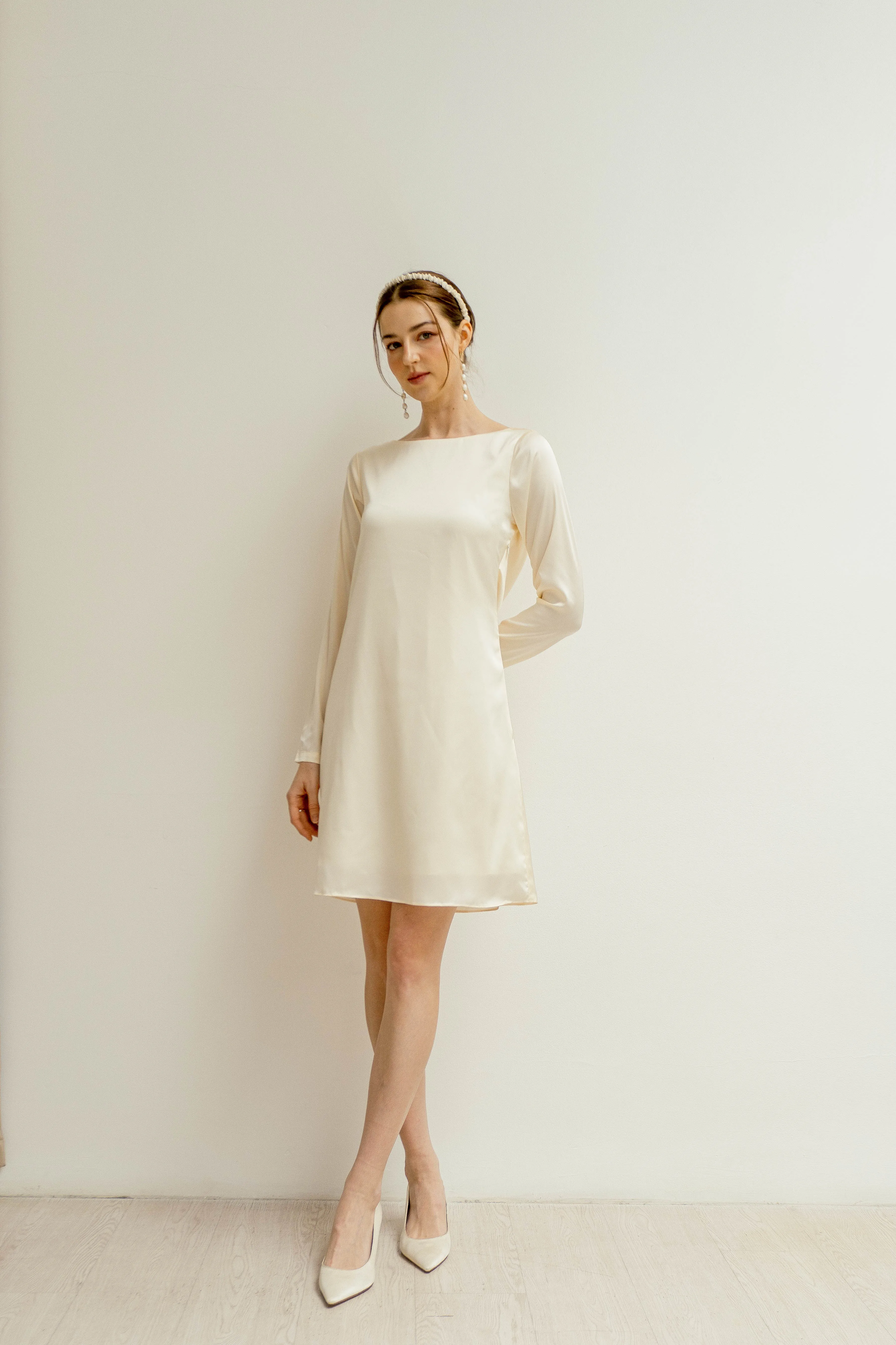 Audrey Long Sleeves Backless Mini Dress