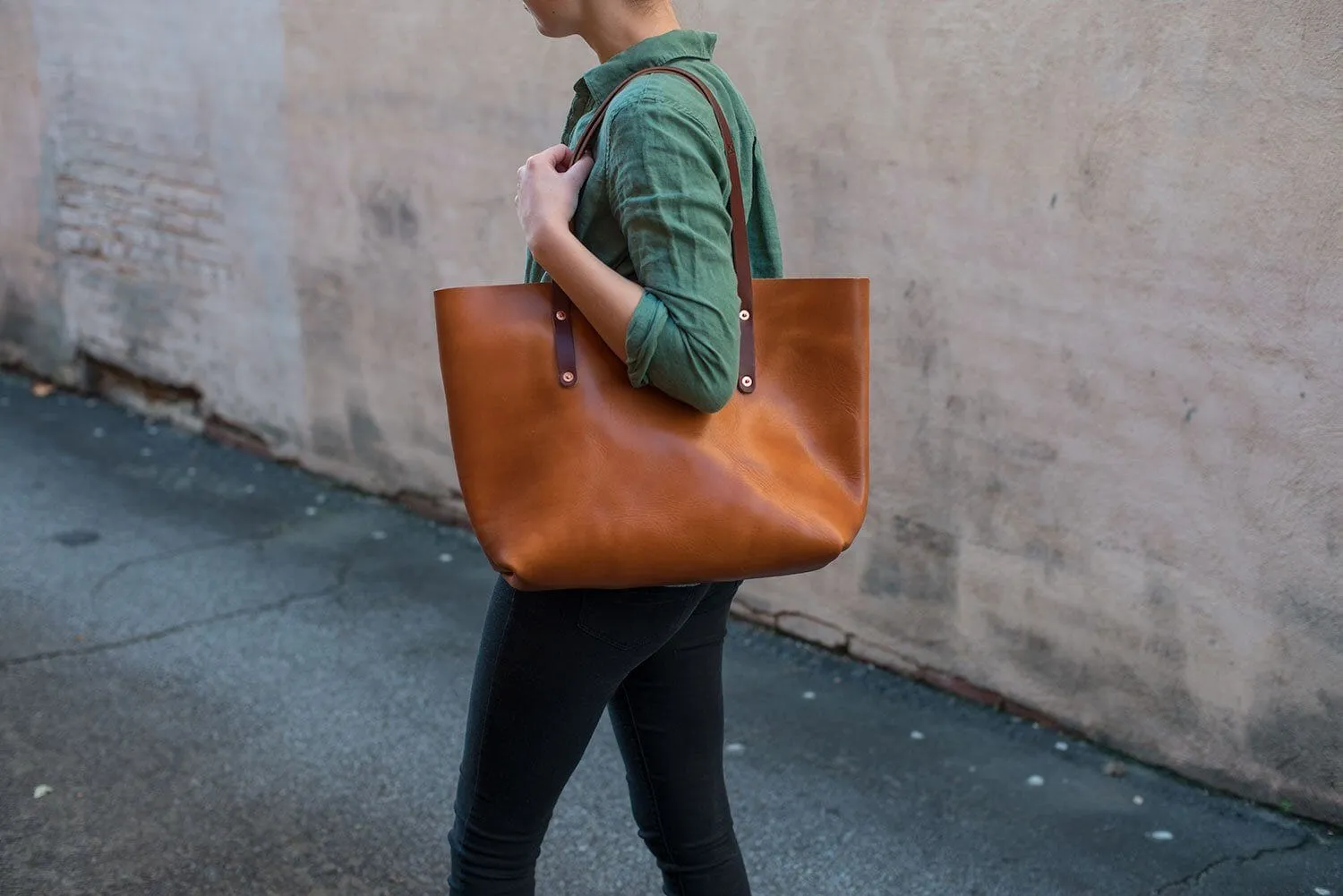 AVERY LEATHER TOTE BAG - LARGE - CARAMEL