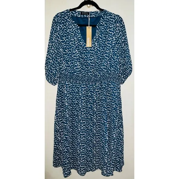 Bloomchic Women's Knee-Length V-Neck Dress Size 12 Blue &amp; White Pattern Elastic