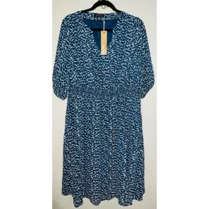 Bloomchic Women's Knee-Length V-Neck Dress Size 12 Blue &amp; White Pattern Elastic
