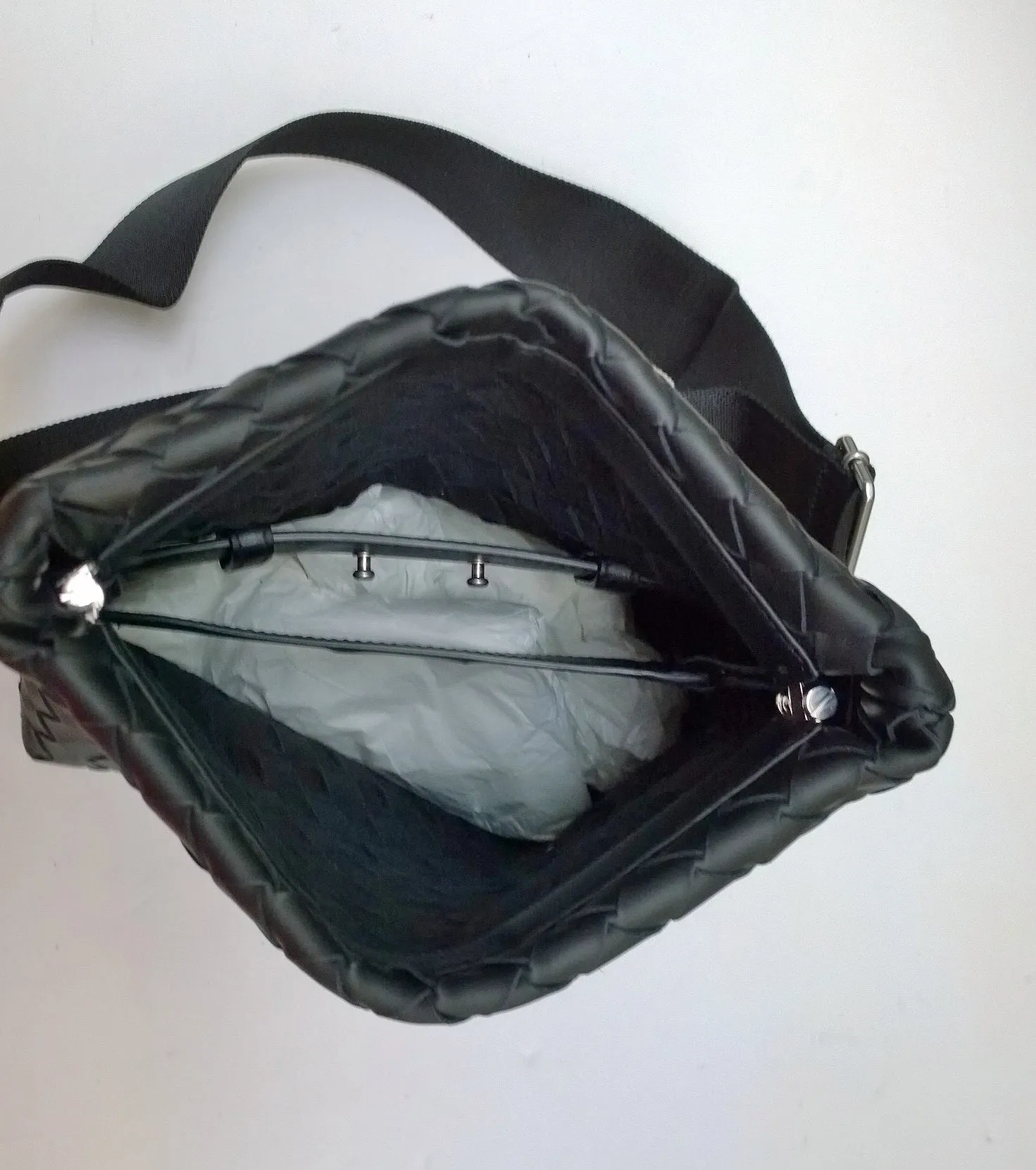 Bottega Veneta BV Hydrology Crossbody Messenger Bag in Black Leather East West Small Clutch New