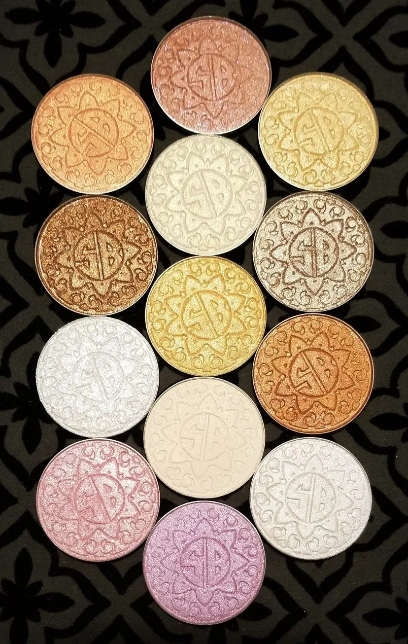 Clutch Your Pearls Pressed Highlighter
