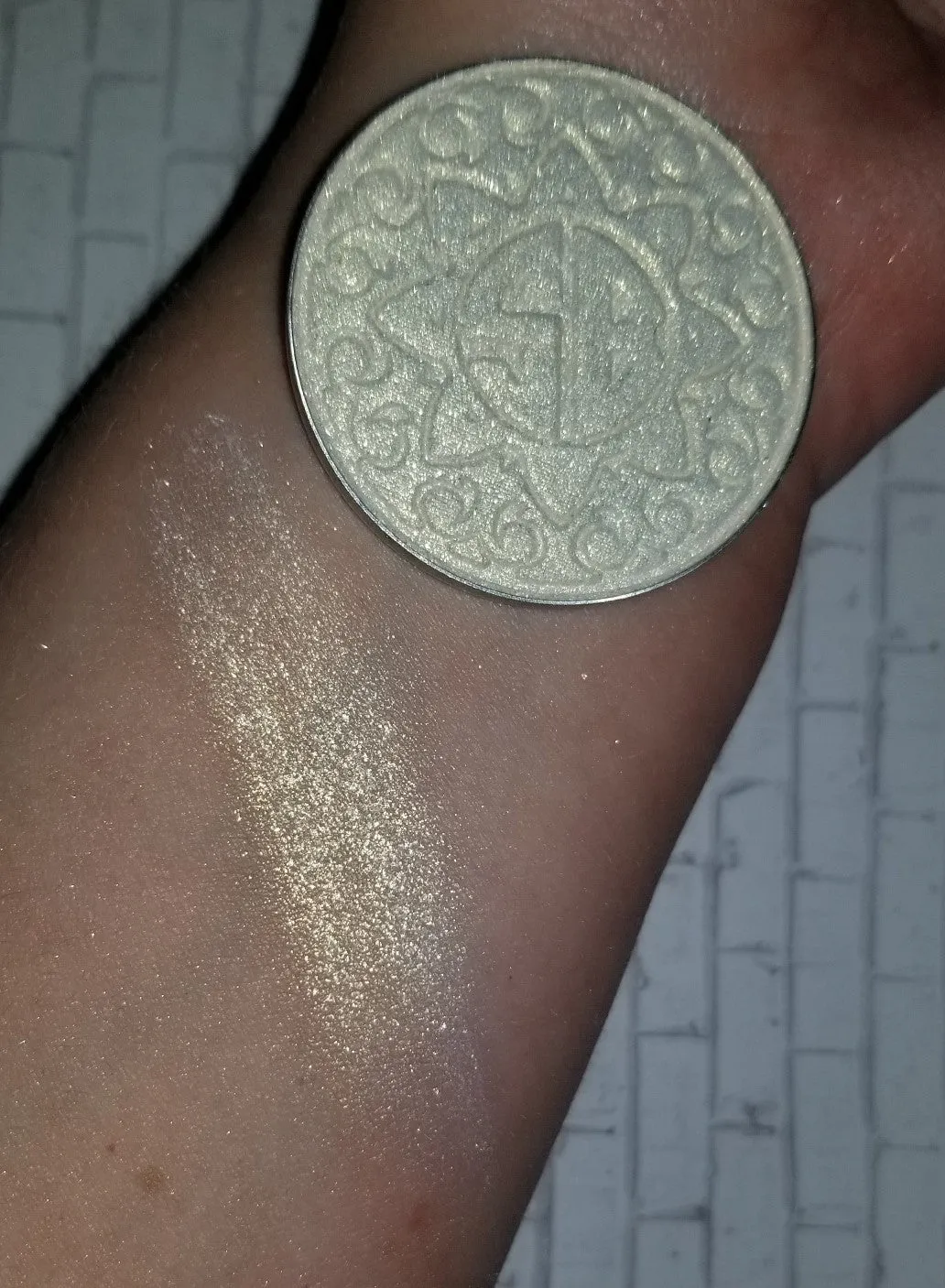 Clutch Your Pearls Pressed Highlighter