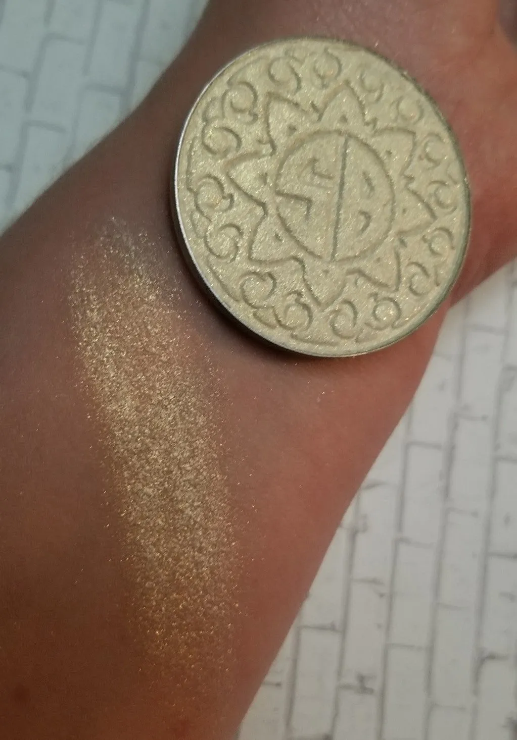 Clutch Your Pearls Pressed Highlighter