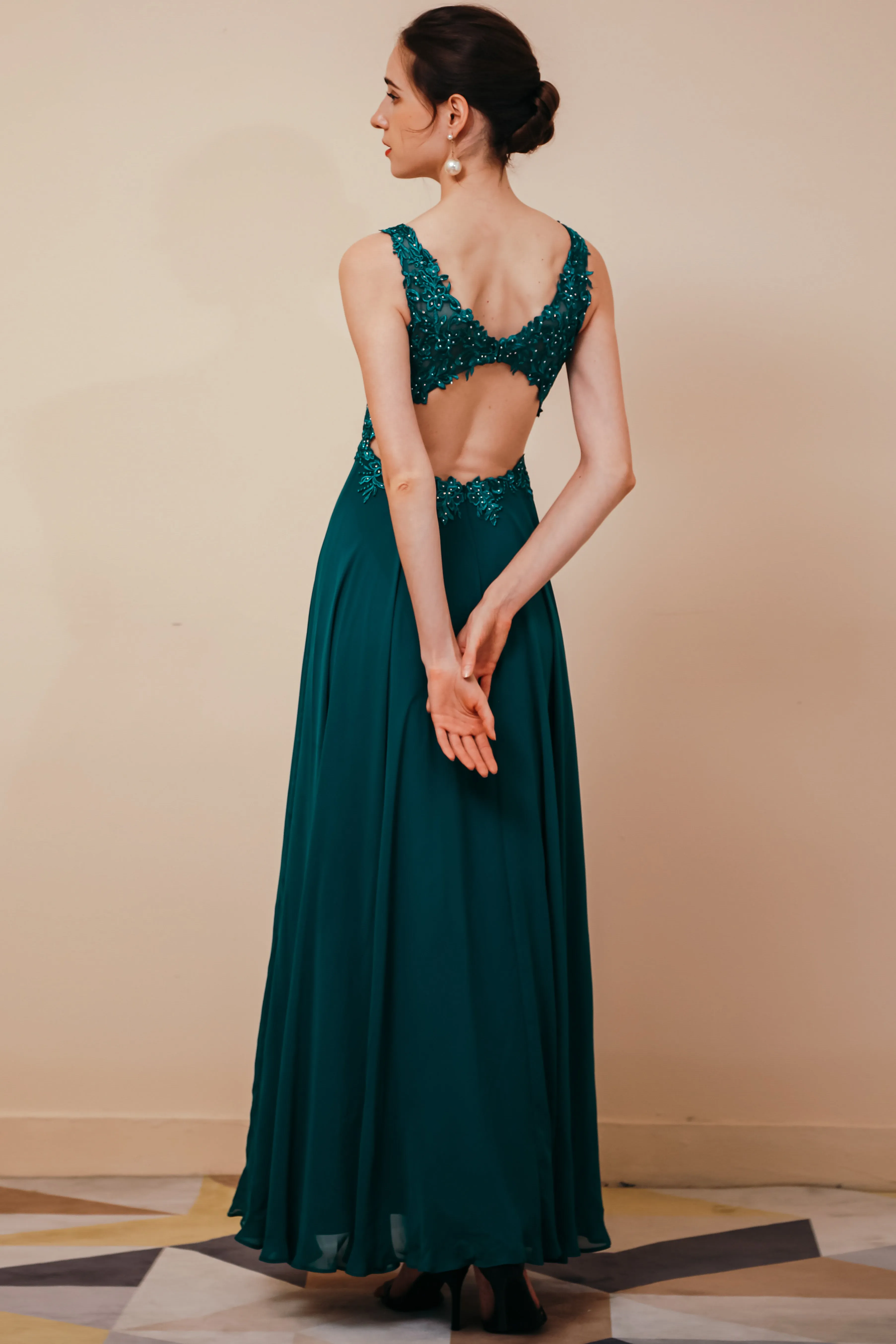 Dark Green V-neck Open-back Sleeveless Lace Evening Dress
