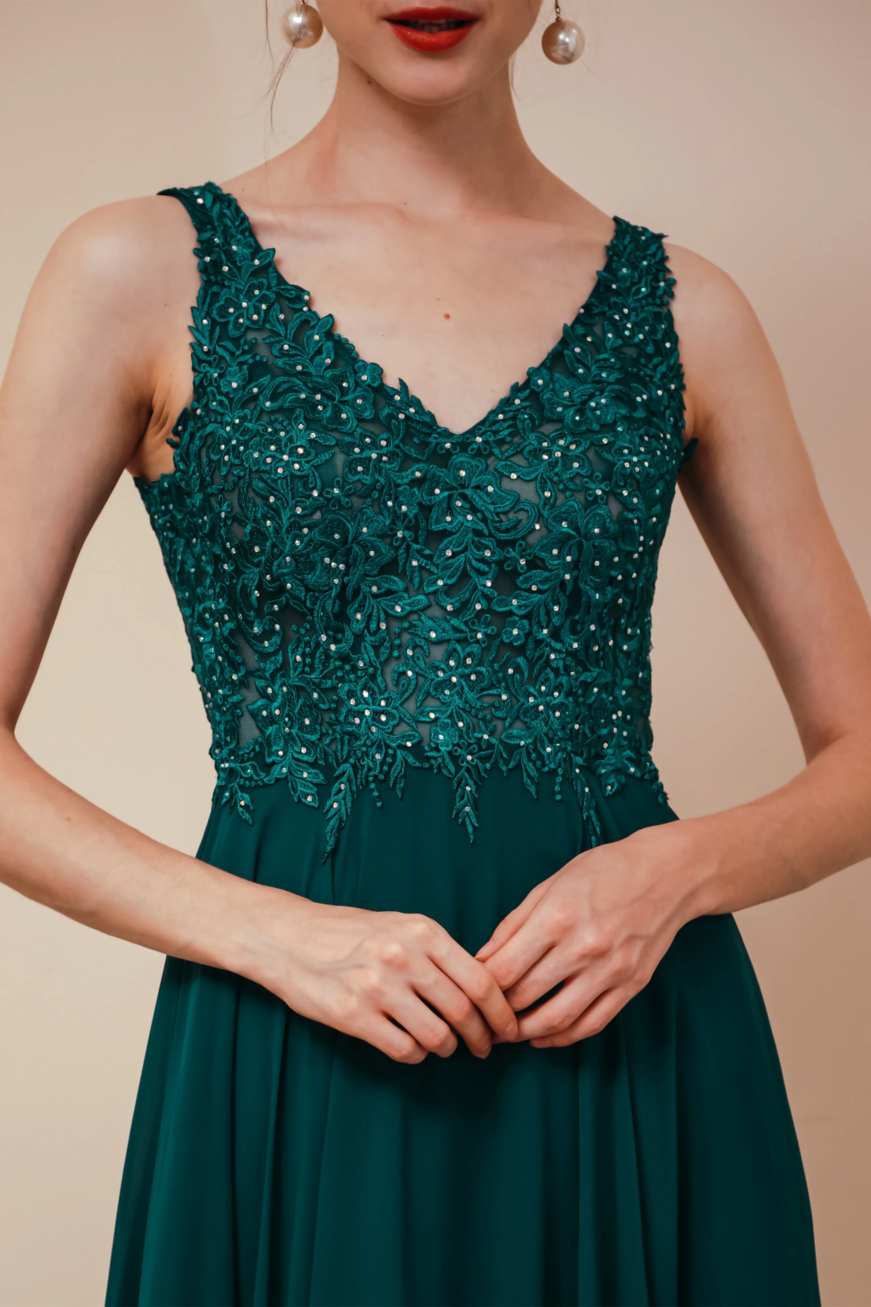 Dark Green V-neck Open-back Sleeveless Lace Evening Dress