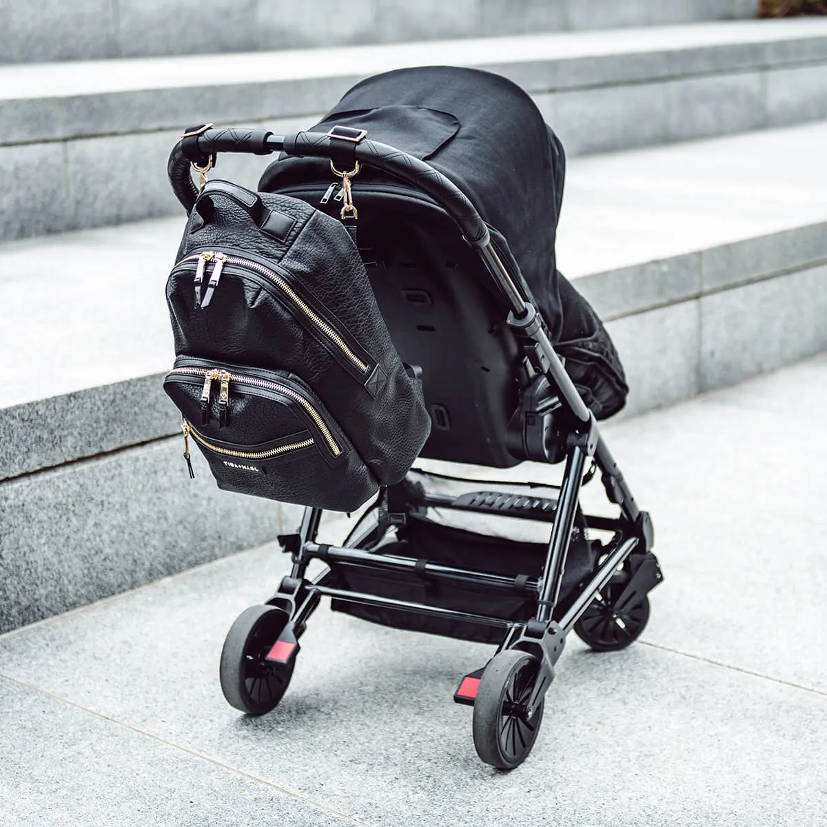 Elwood Twin Changing Backpack Veganes Leder aus recyceltem Polyurethan