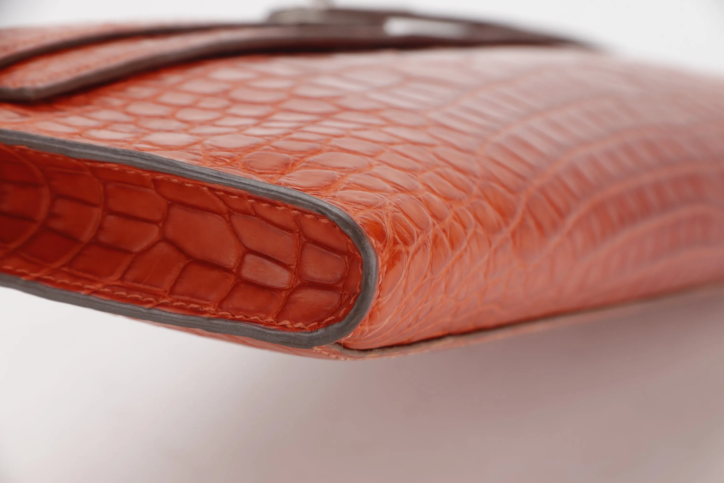 (EXOTIC) HERMES KELLY CUT [STAMP T (2015)] MATTE ORANGE ALLIGATOR SILVER HARDWARE, WITH BOX, NO DUST COVER