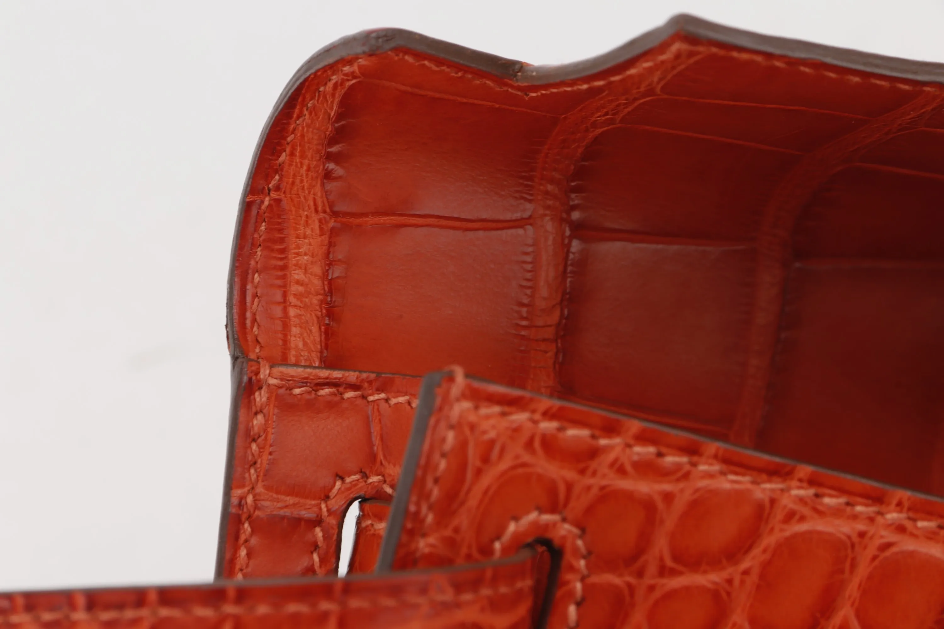 (EXOTIC) HERMES KELLY CUT [STAMP T (2015)] MATTE ORANGE ALLIGATOR SILVER HARDWARE, WITH BOX, NO DUST COVER