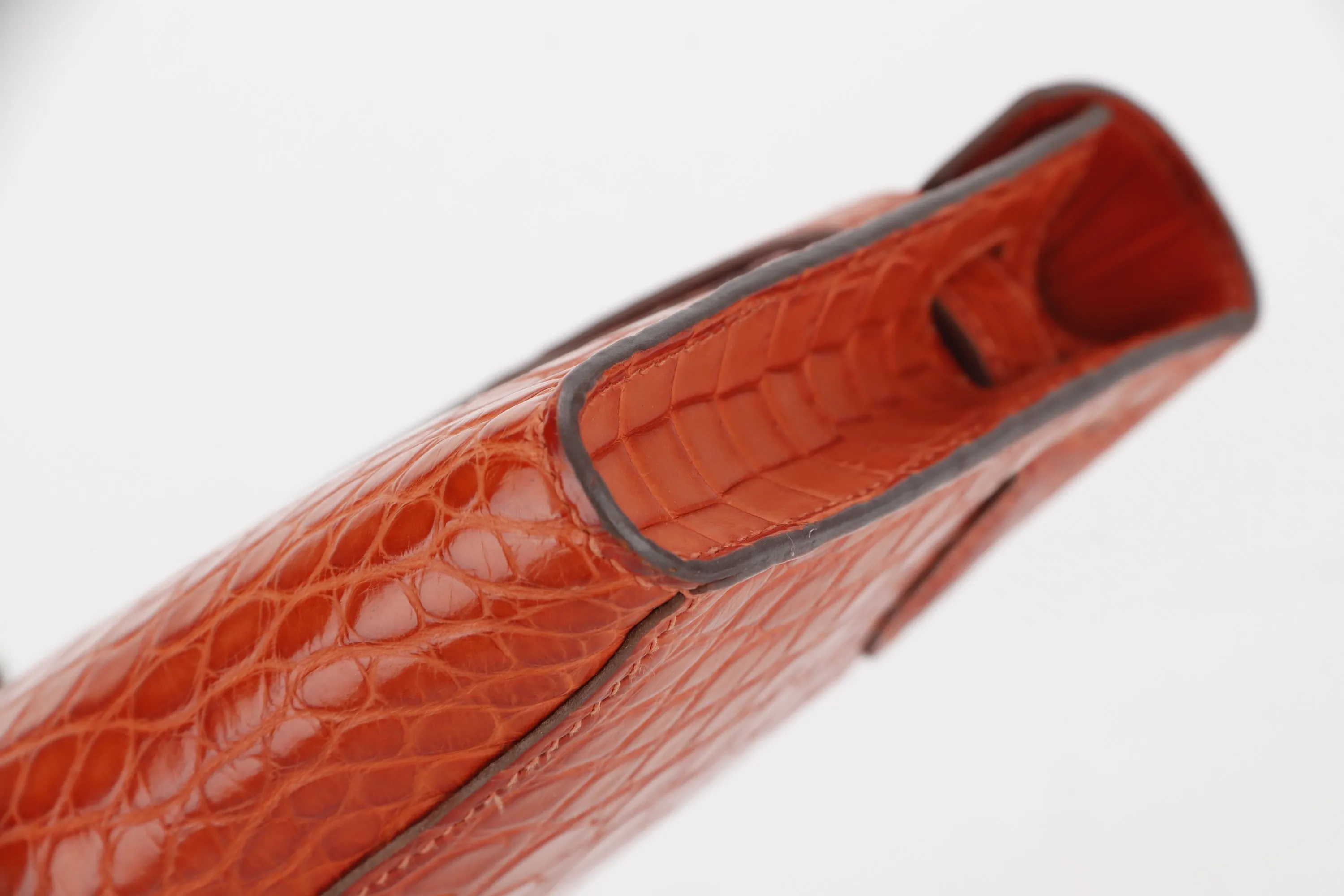 (EXOTIC) HERMES KELLY CUT [STAMP T (2015)] MATTE ORANGE ALLIGATOR SILVER HARDWARE, WITH BOX, NO DUST COVER
