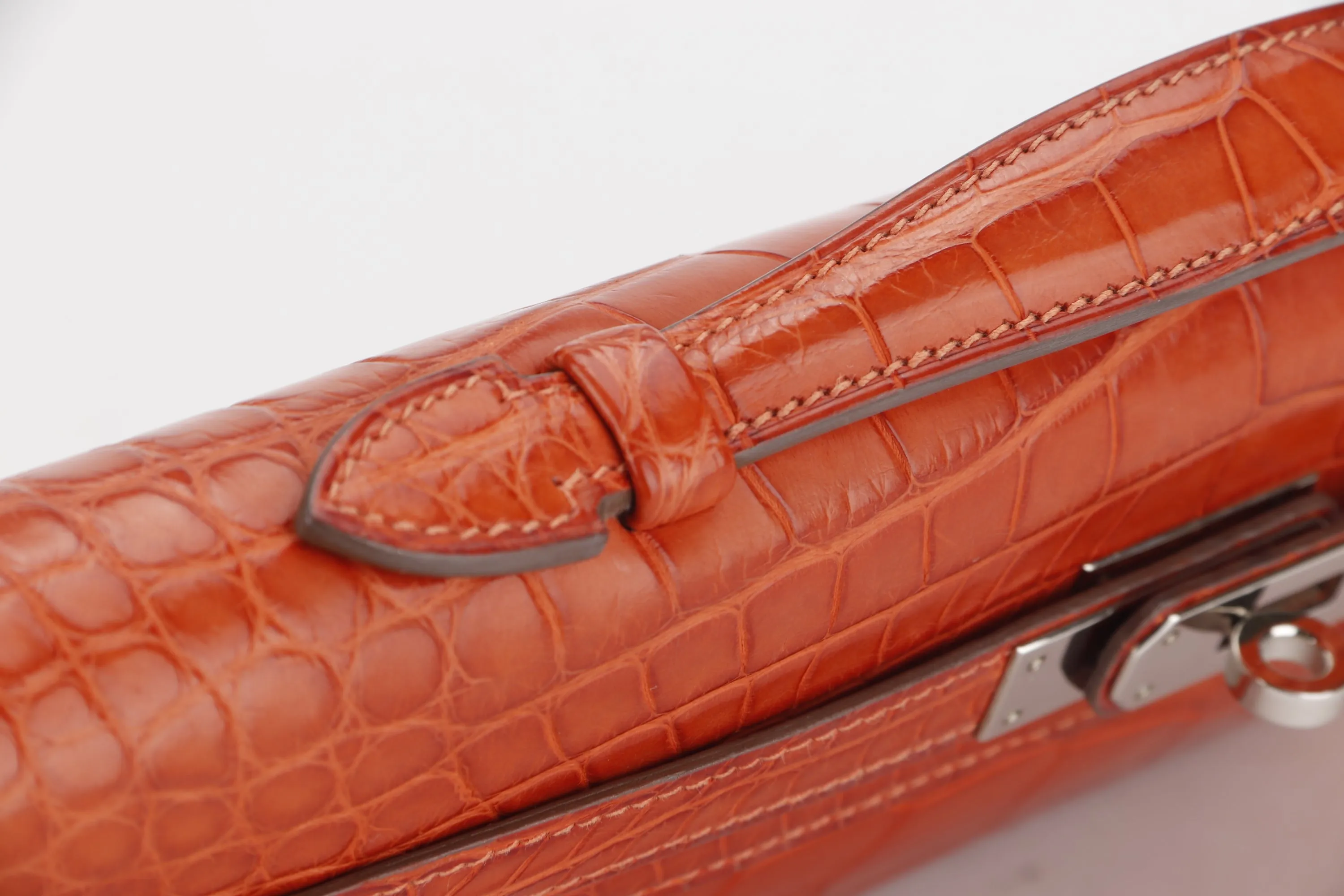 (EXOTIC) HERMES KELLY CUT [STAMP T (2015)] MATTE ORANGE ALLIGATOR SILVER HARDWARE, WITH BOX, NO DUST COVER