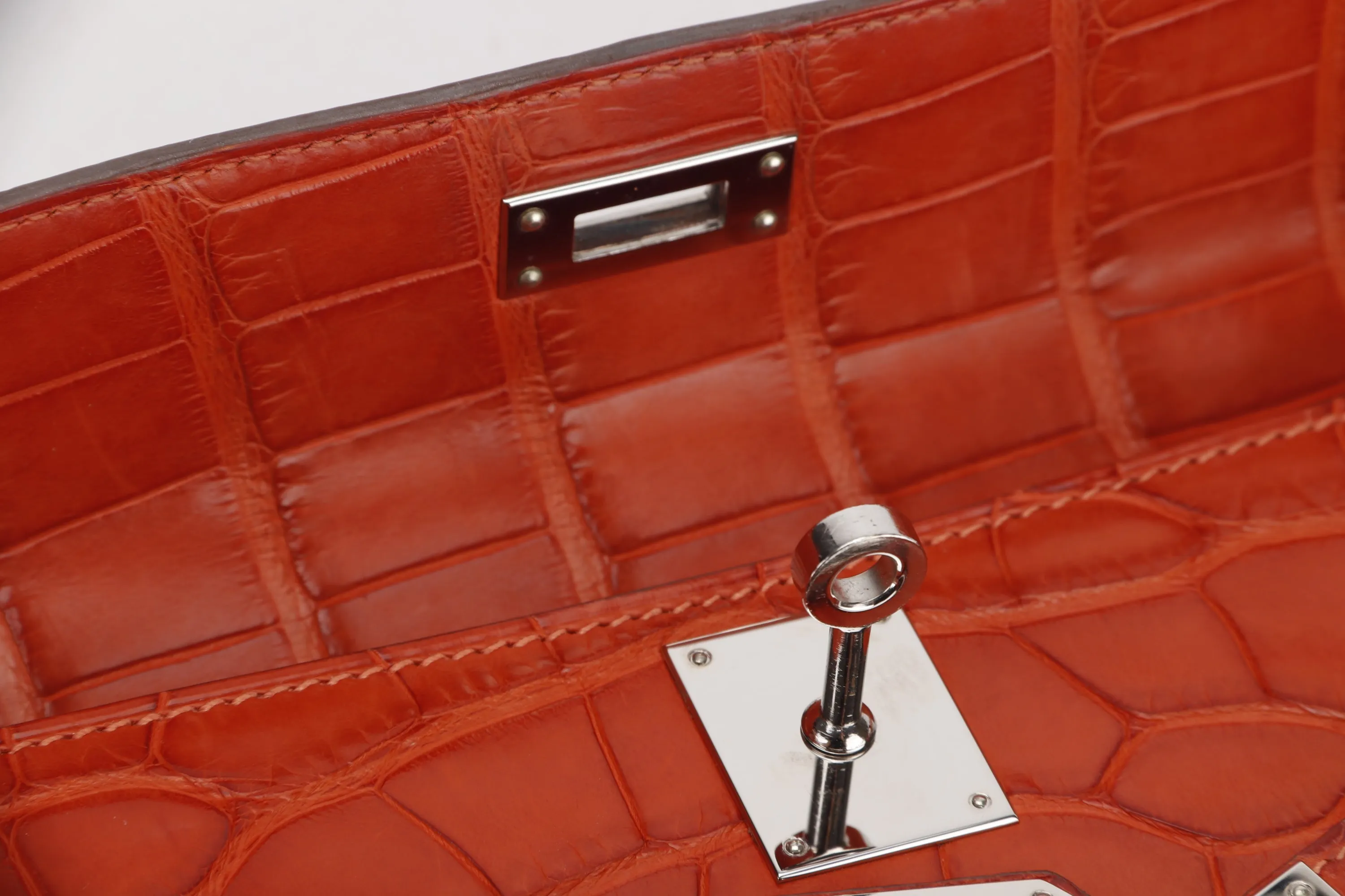(EXOTIC) HERMES KELLY CUT [STAMP T (2015)] MATTE ORANGE ALLIGATOR SILVER HARDWARE, WITH BOX, NO DUST COVER