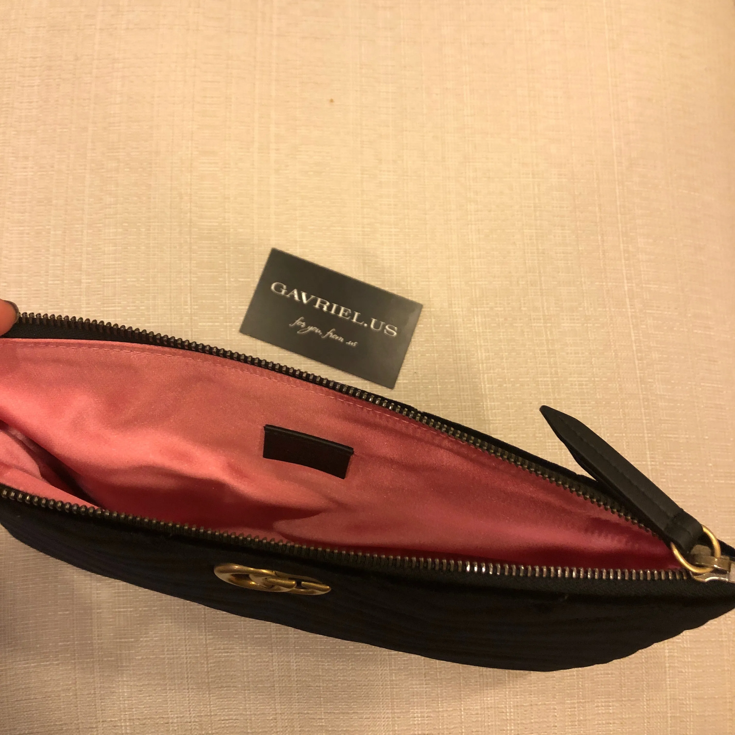 Gucci Marmont Matelesse Velvet Zip Pouch in Black