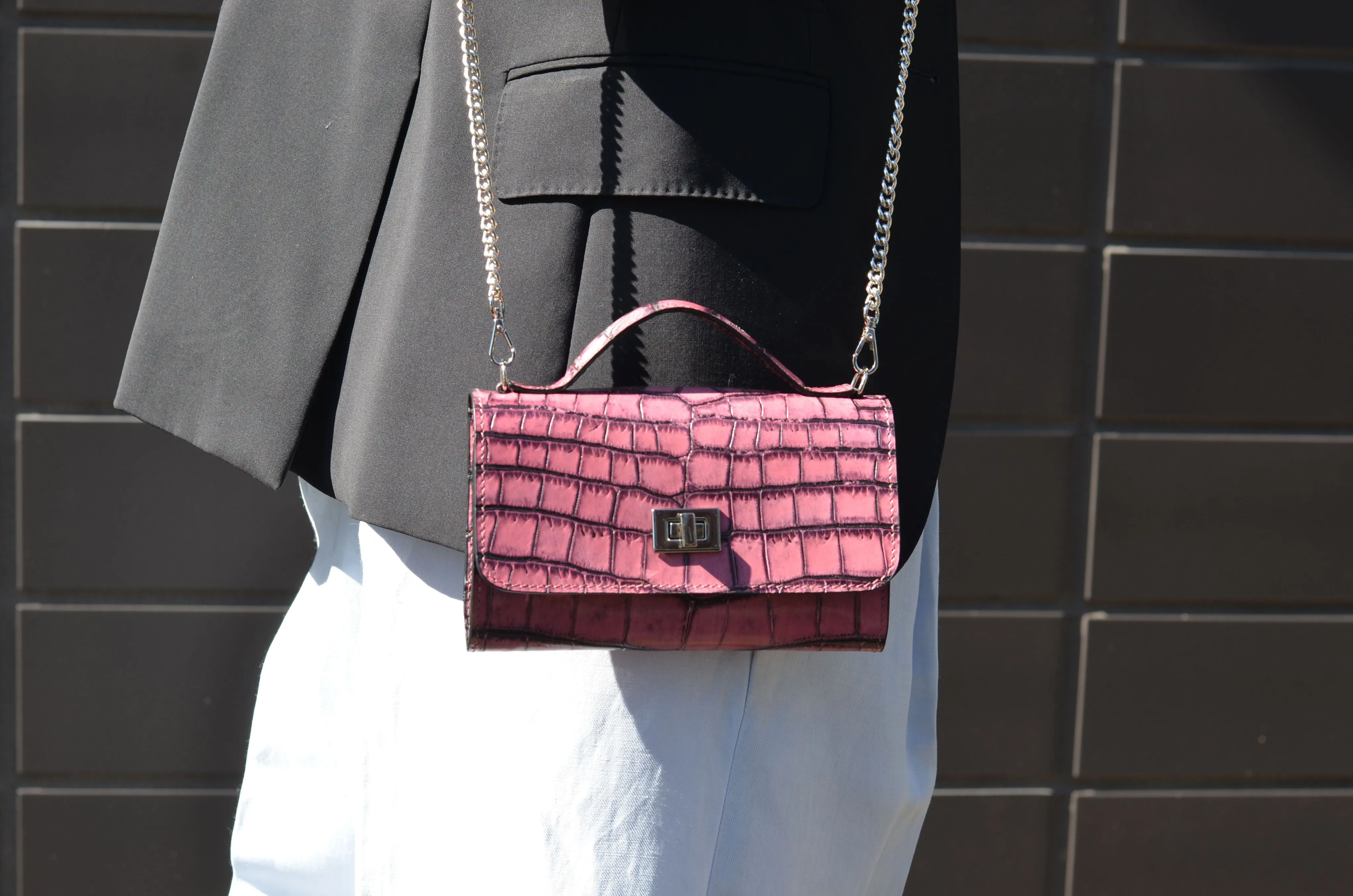 Leather purse crocodile embossed pink