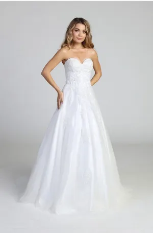 Let’s Evening Gowns 7689L