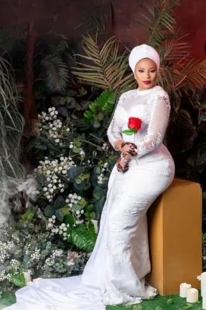 Long Sleeves White Lace Tulle Wedding Gown