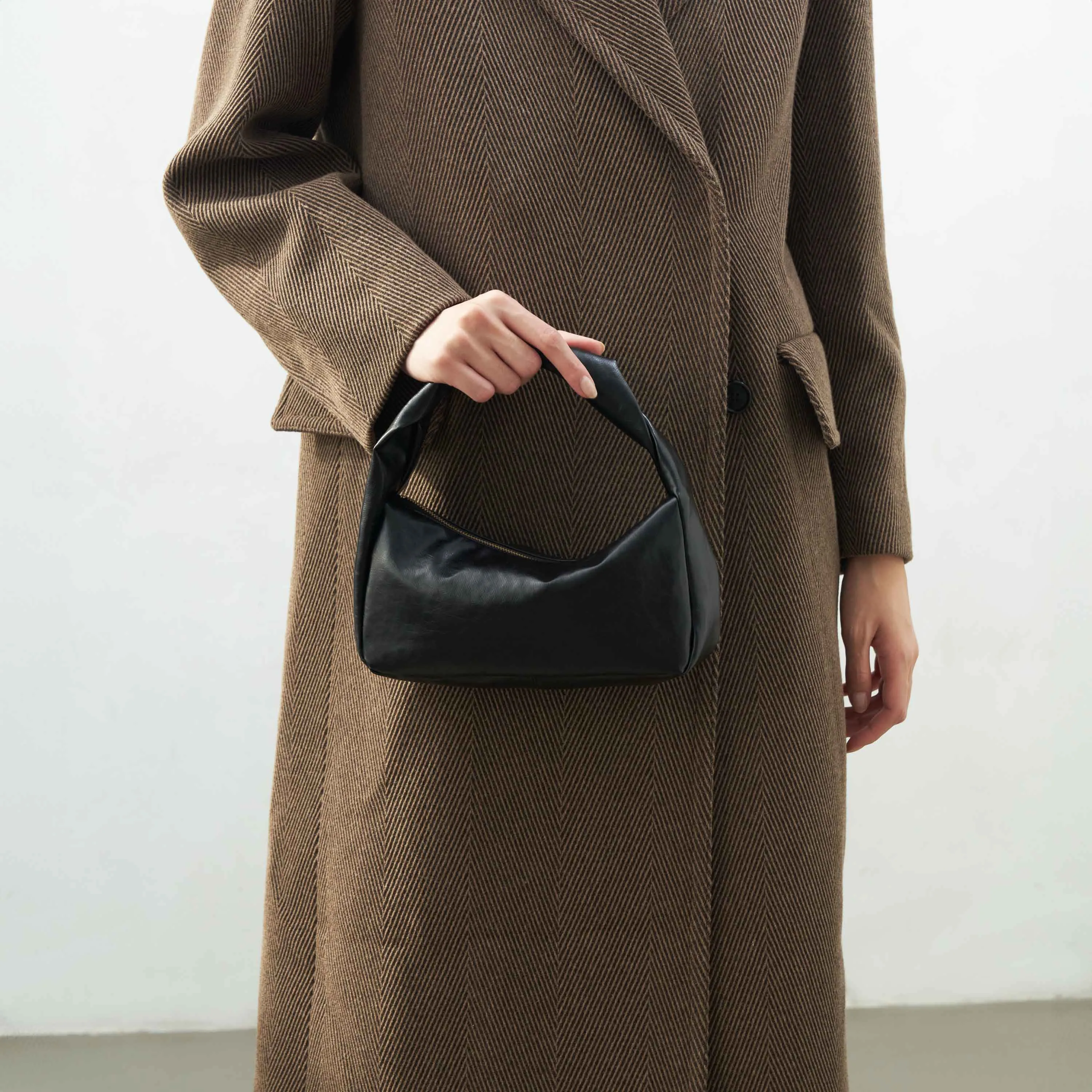 Oleatex Vegan Olive Leather Twist Bag | Night Black