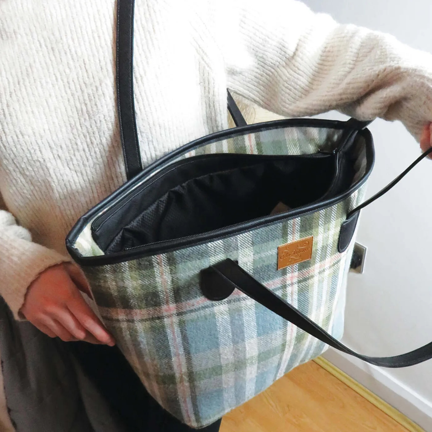 Samuel Lamont Tweed Handbag Green