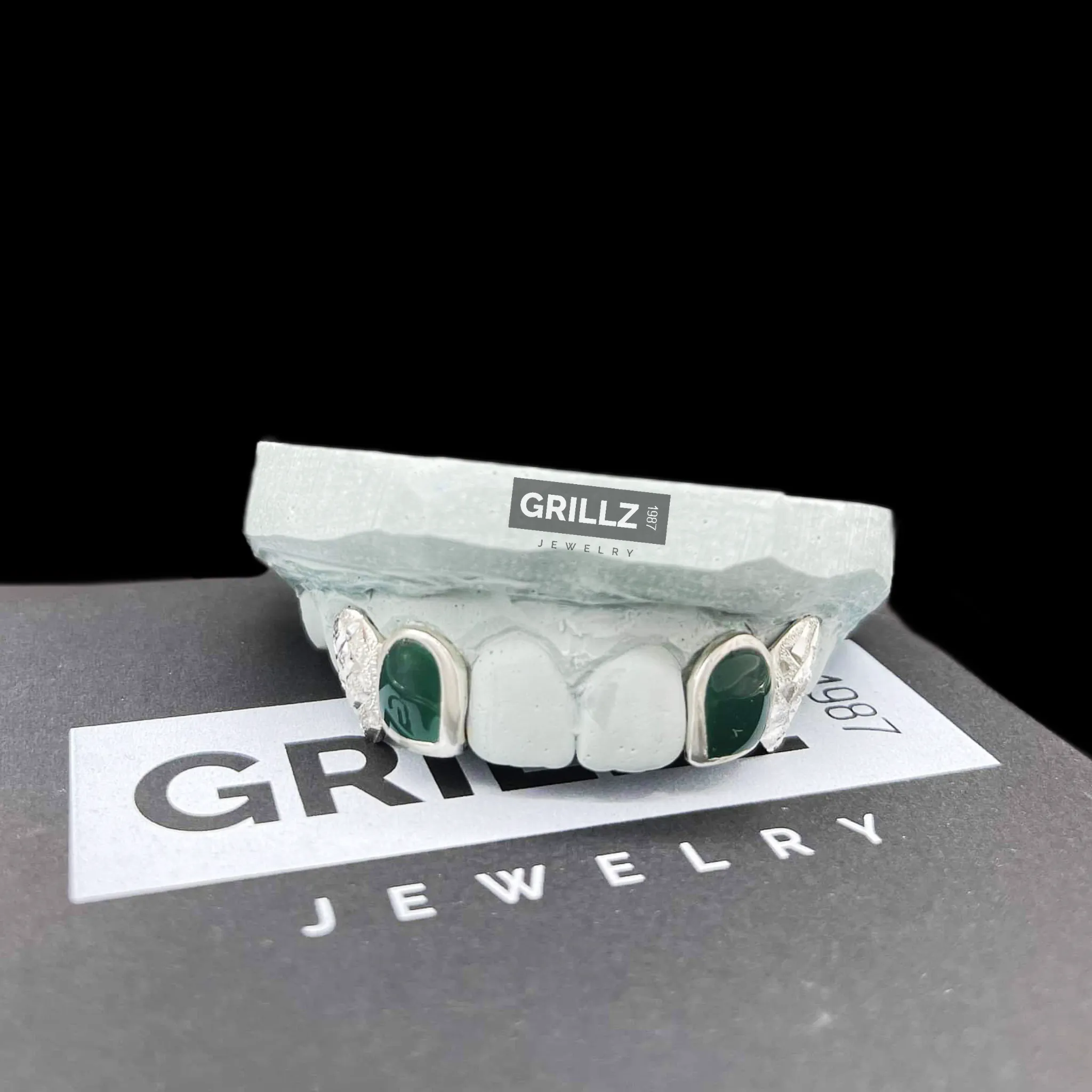 Stylish enamel custom grillz