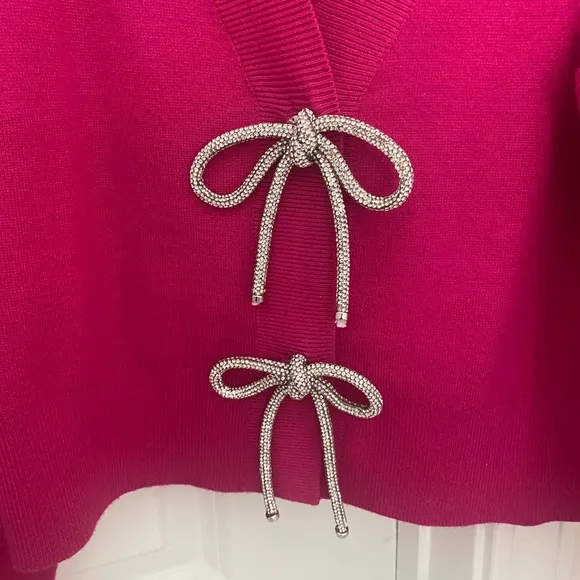 Very stylish, beautiful cardigan.