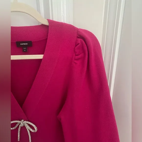 Very stylish, beautiful cardigan.