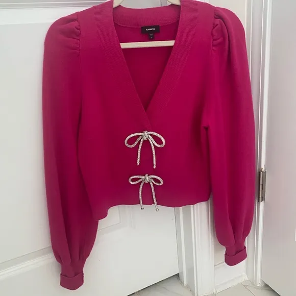 Very stylish, beautiful cardigan.