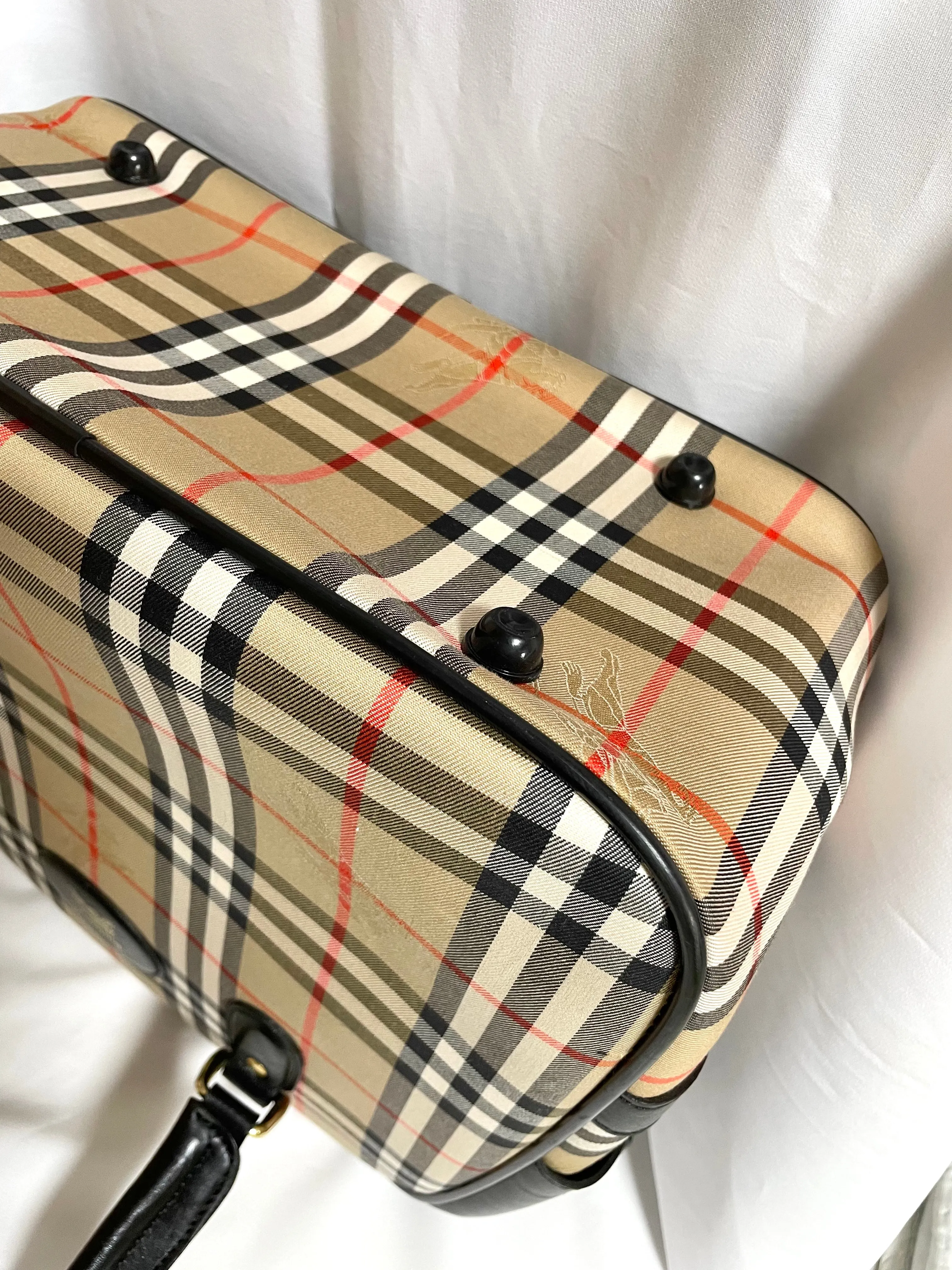 Vintage Burberry classic beige nova check fabric handbag with black leather trimmings. Classic Burberry bag. Large bag. Unisex. 0409051