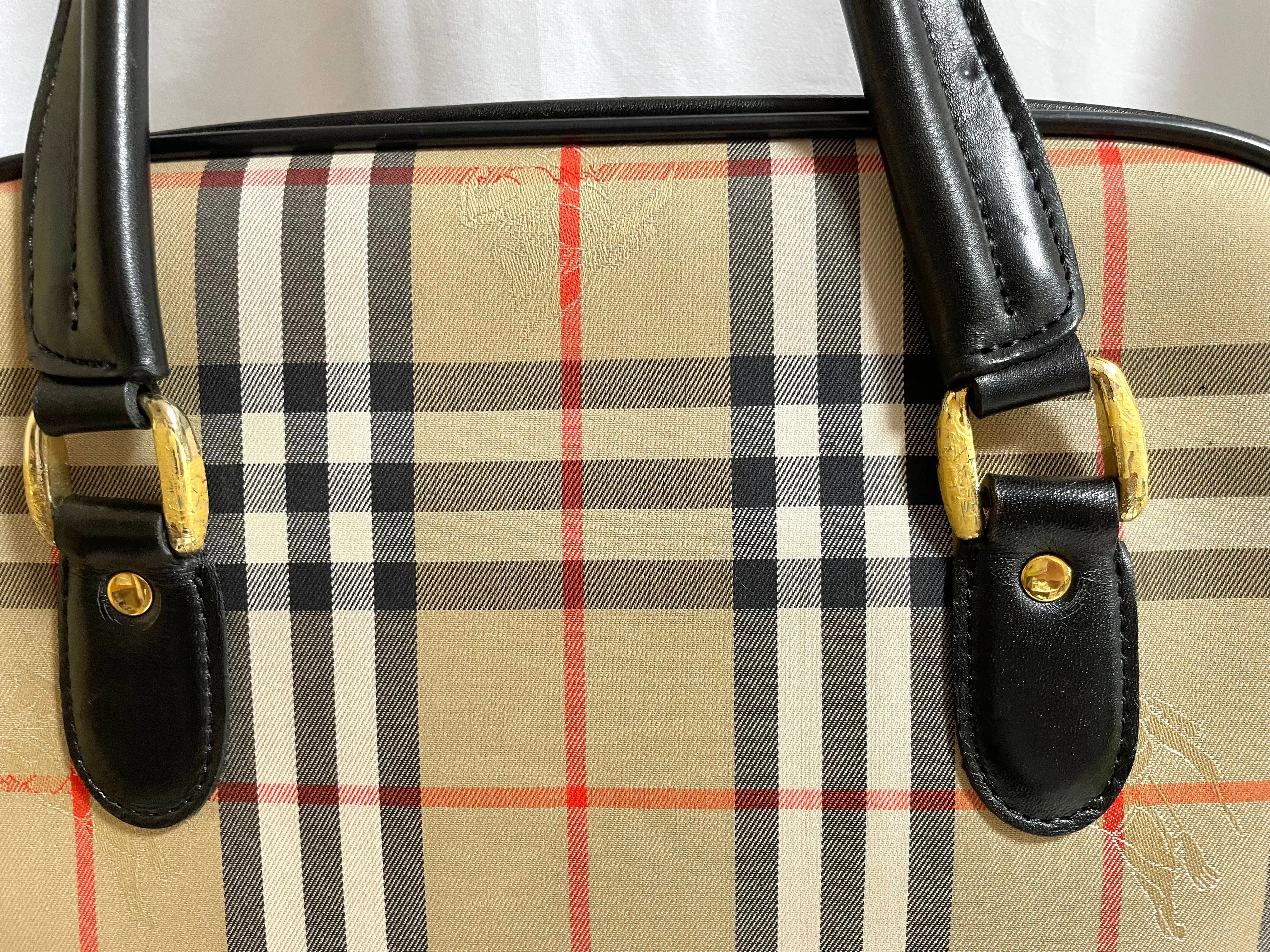 Vintage Burberry classic beige nova check fabric handbag with black leather trimmings. Classic Burberry bag. Large bag. Unisex. 0409051