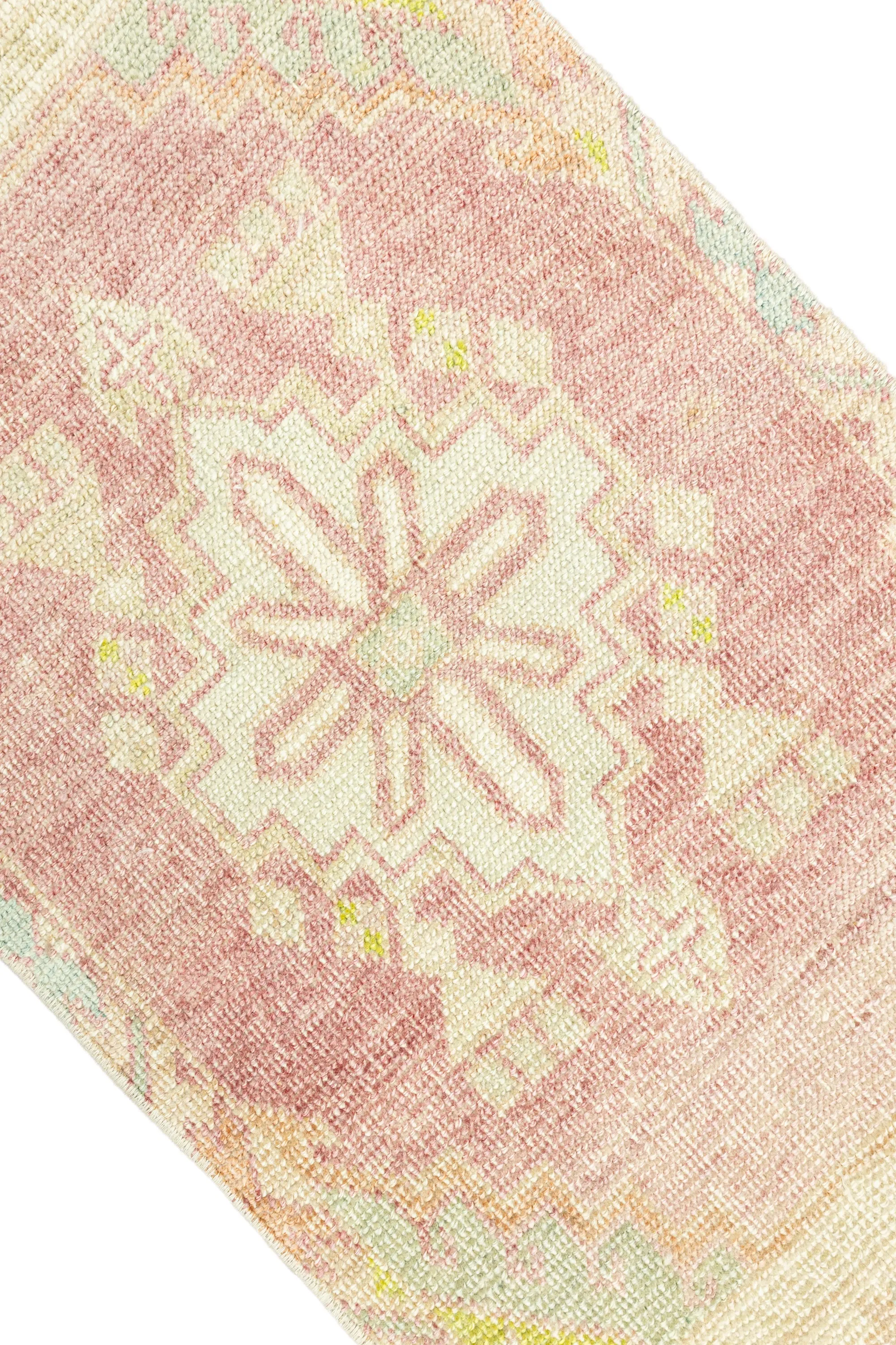 Vintage Turkish Mini Rug No. 661 | 1'8 x 3'3