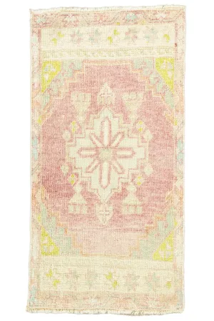 Vintage Turkish Mini Rug No. 661 | 1'8 x 3'3