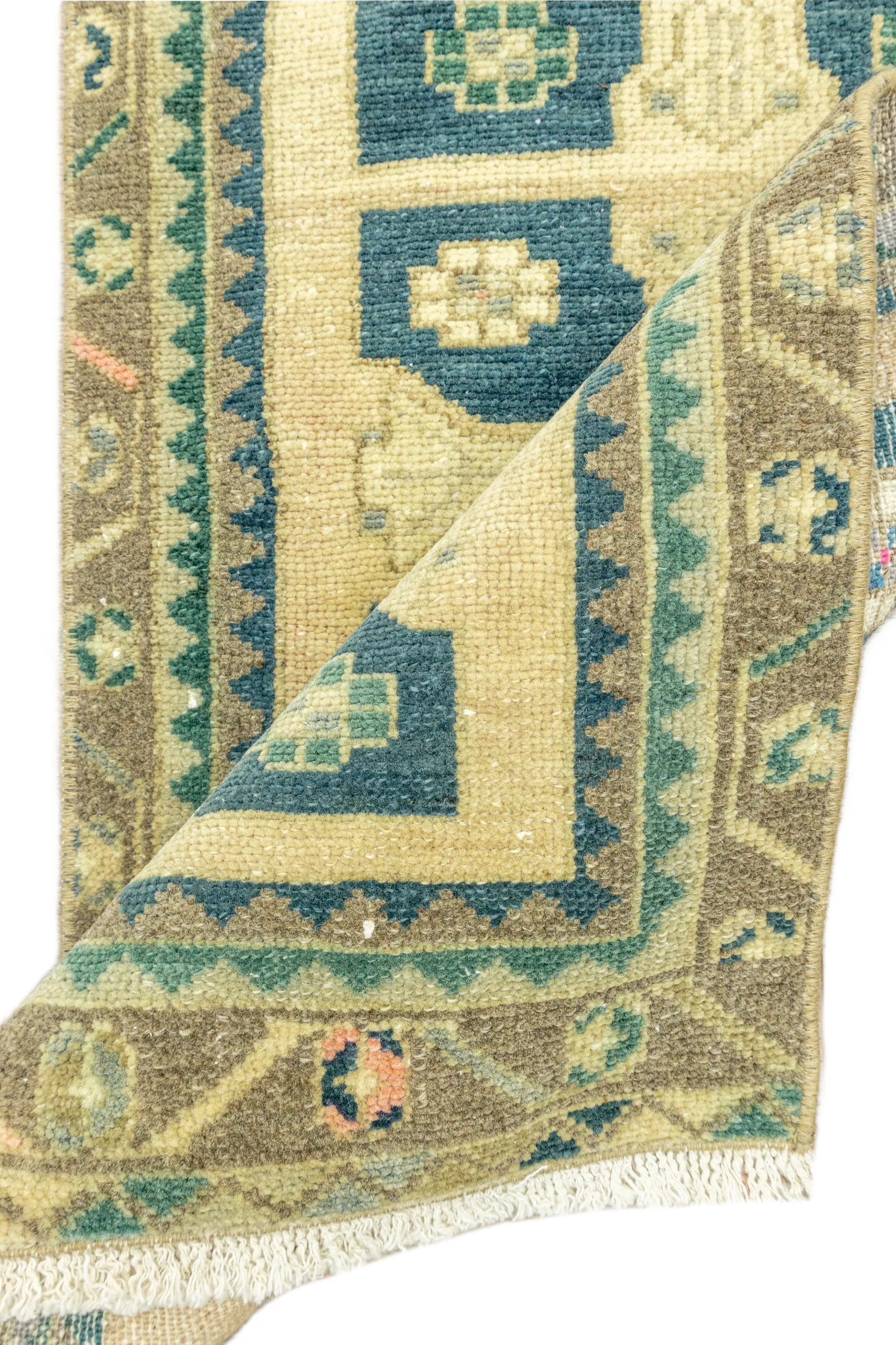 Vintage Turkish Mini Rug No. 674 | 1'7 x 2'11