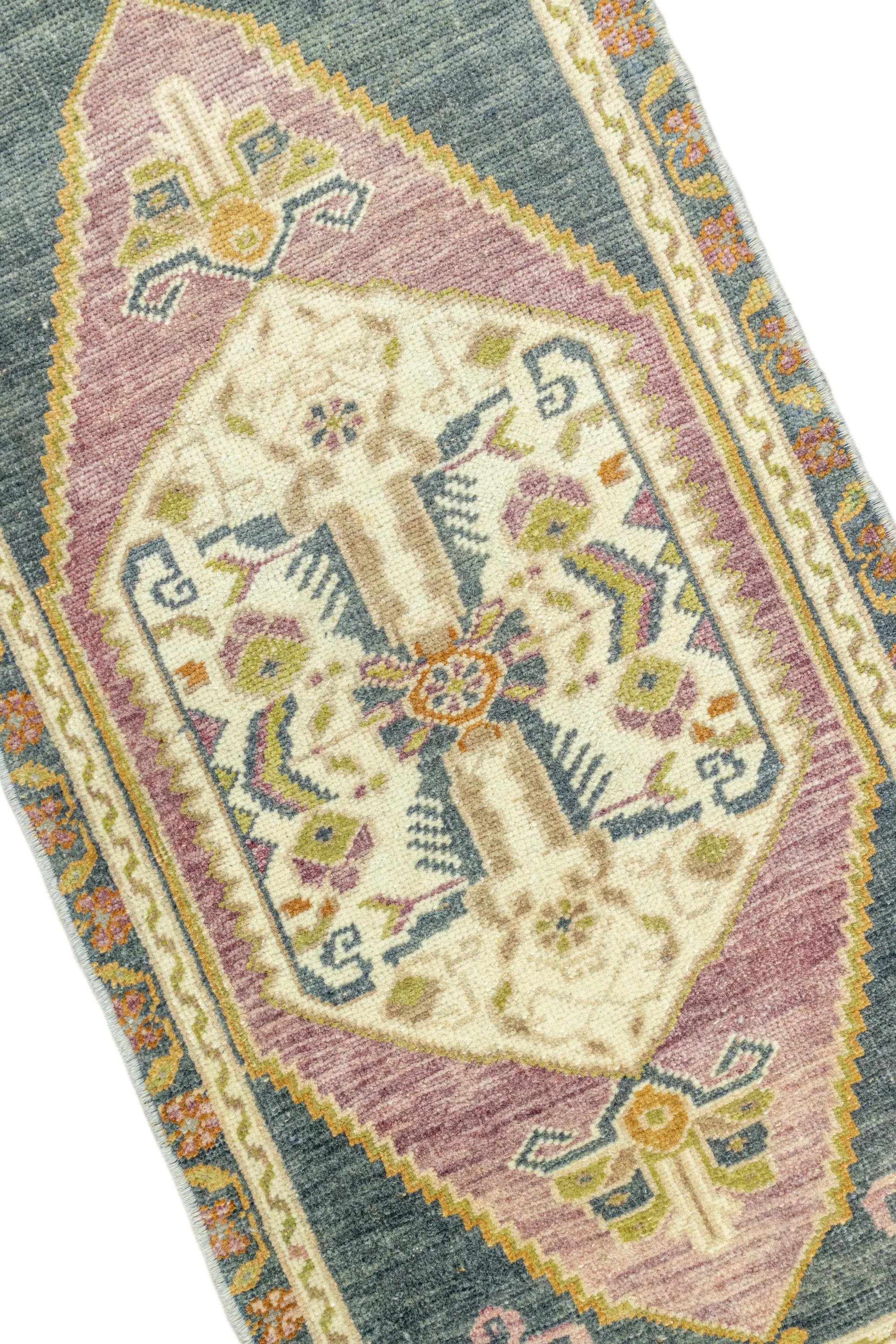 Vintage Turkish Mini Rug No. 683 | 1'6 x 3'5