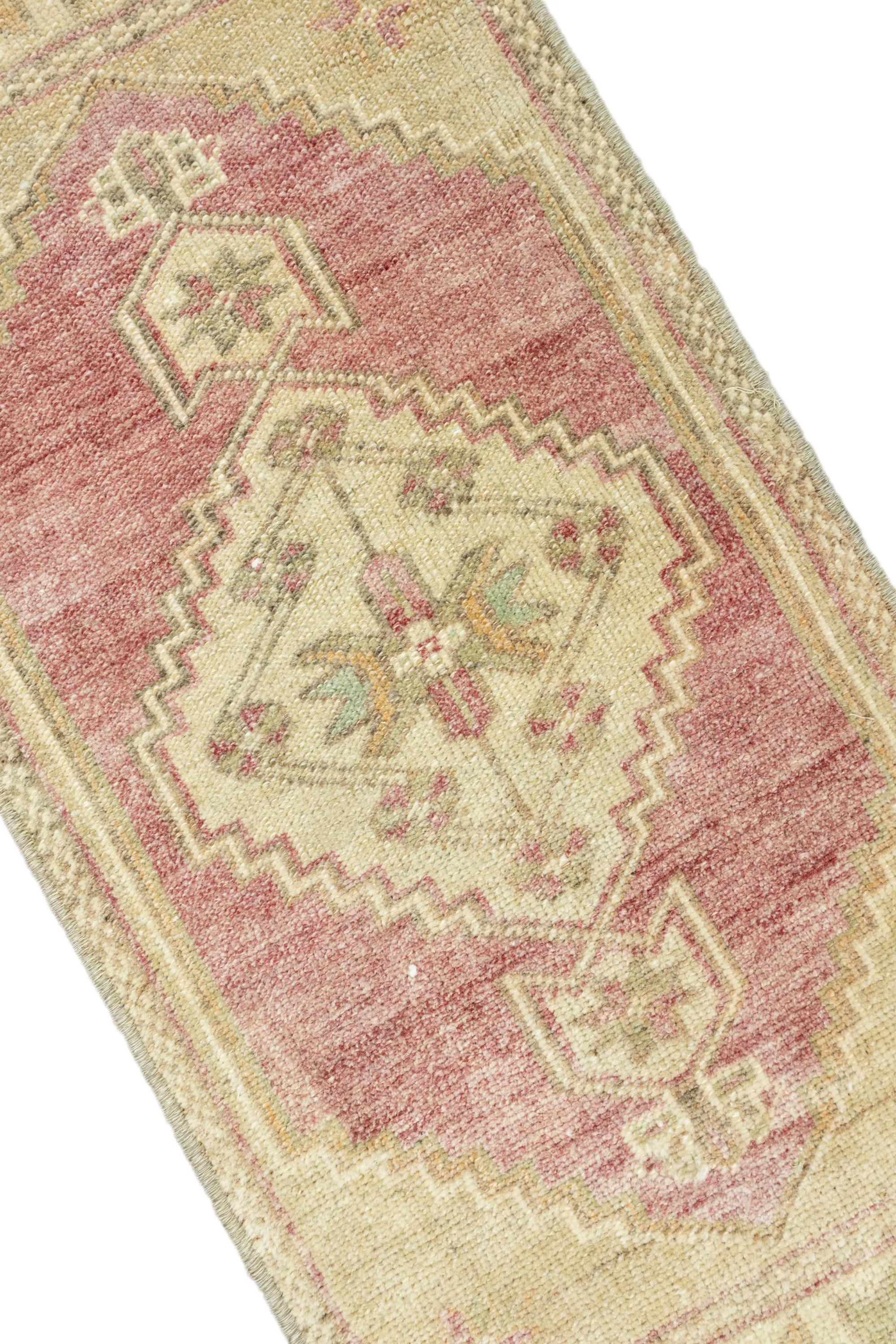 Vintage Turkish Mini Rug No. 685 | 1'4 x 3'
