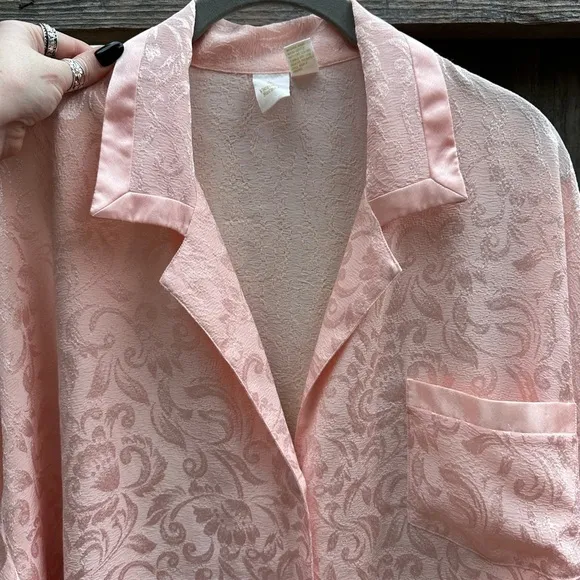 Vintage Victoria’s Secret 80s Baby Pink Satin Embossed Floral Pattern Sleep Top