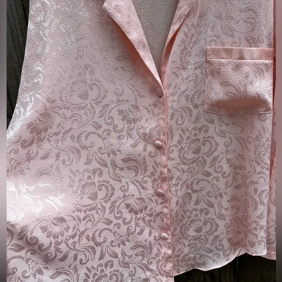 Vintage Victoria’s Secret 80s Baby Pink Satin Embossed Floral Pattern Sleep Top